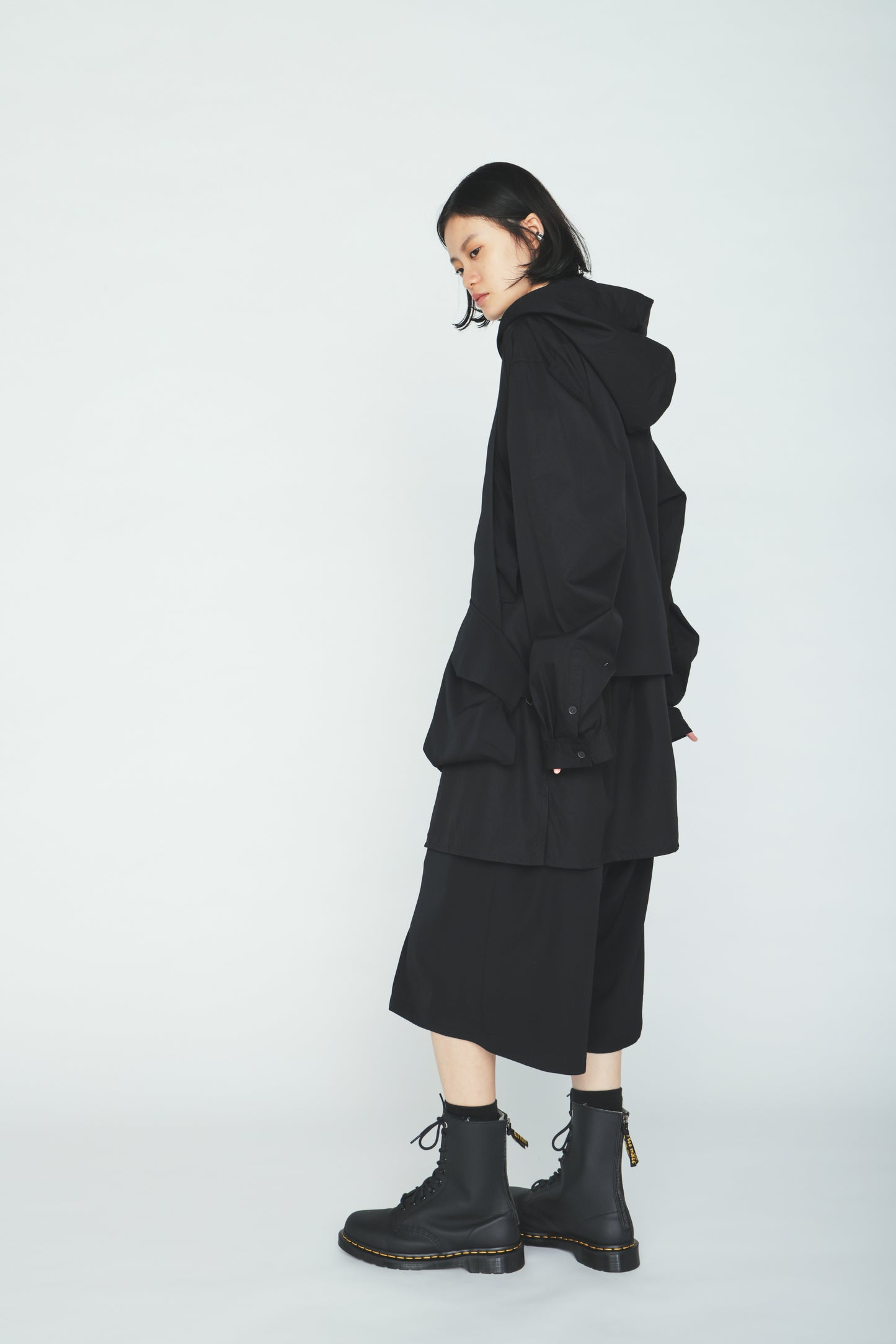 WASHER WOOL GABARDINE WRAP HALF PANTS