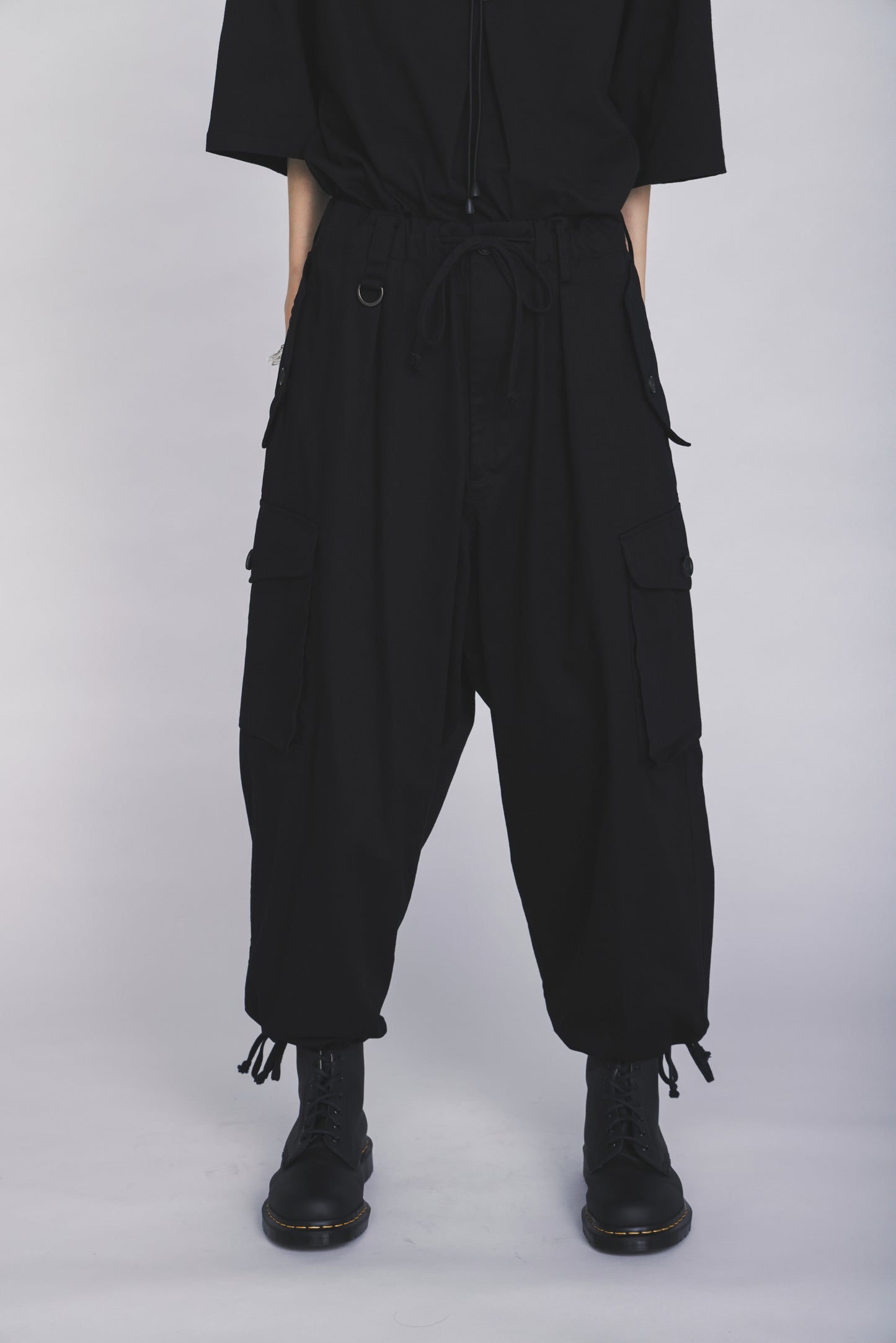 COTTON TWILL GATHERED POCKET CARGO PANTS