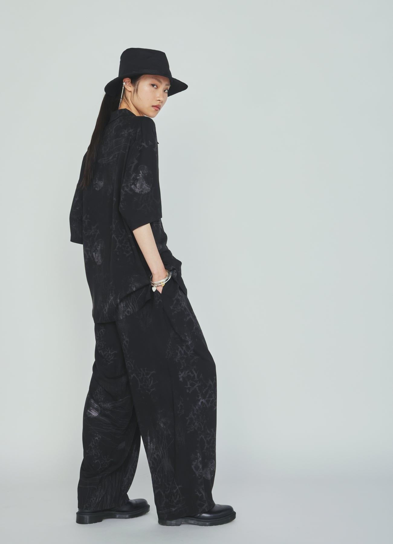 RAYON “Y” LETTER AND SUN‑MOON PRINT DRAWSTRING PANTS