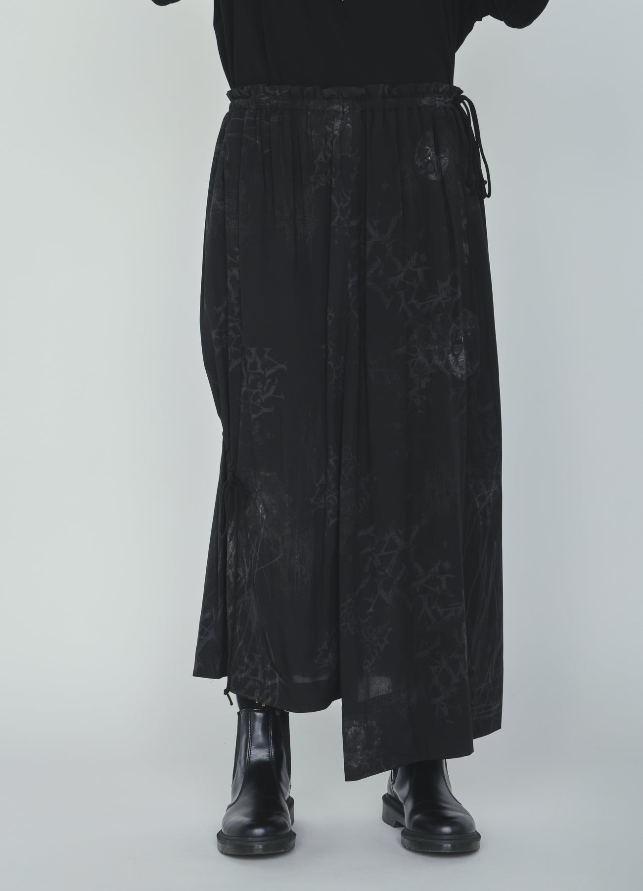 RAYON “Y” LETTER AND SUN‑MOON PRINT WRAP SKIRT
