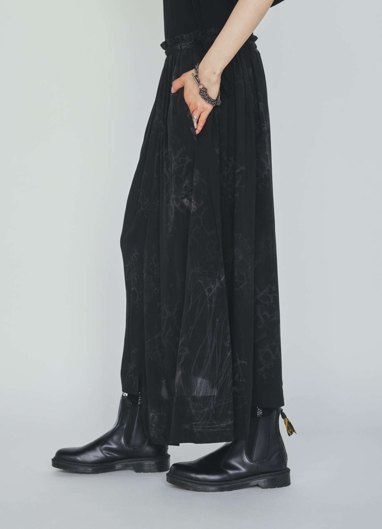 RAYON “Y” LETTER AND SUN‑MOON PRINT WRAP SKIRT