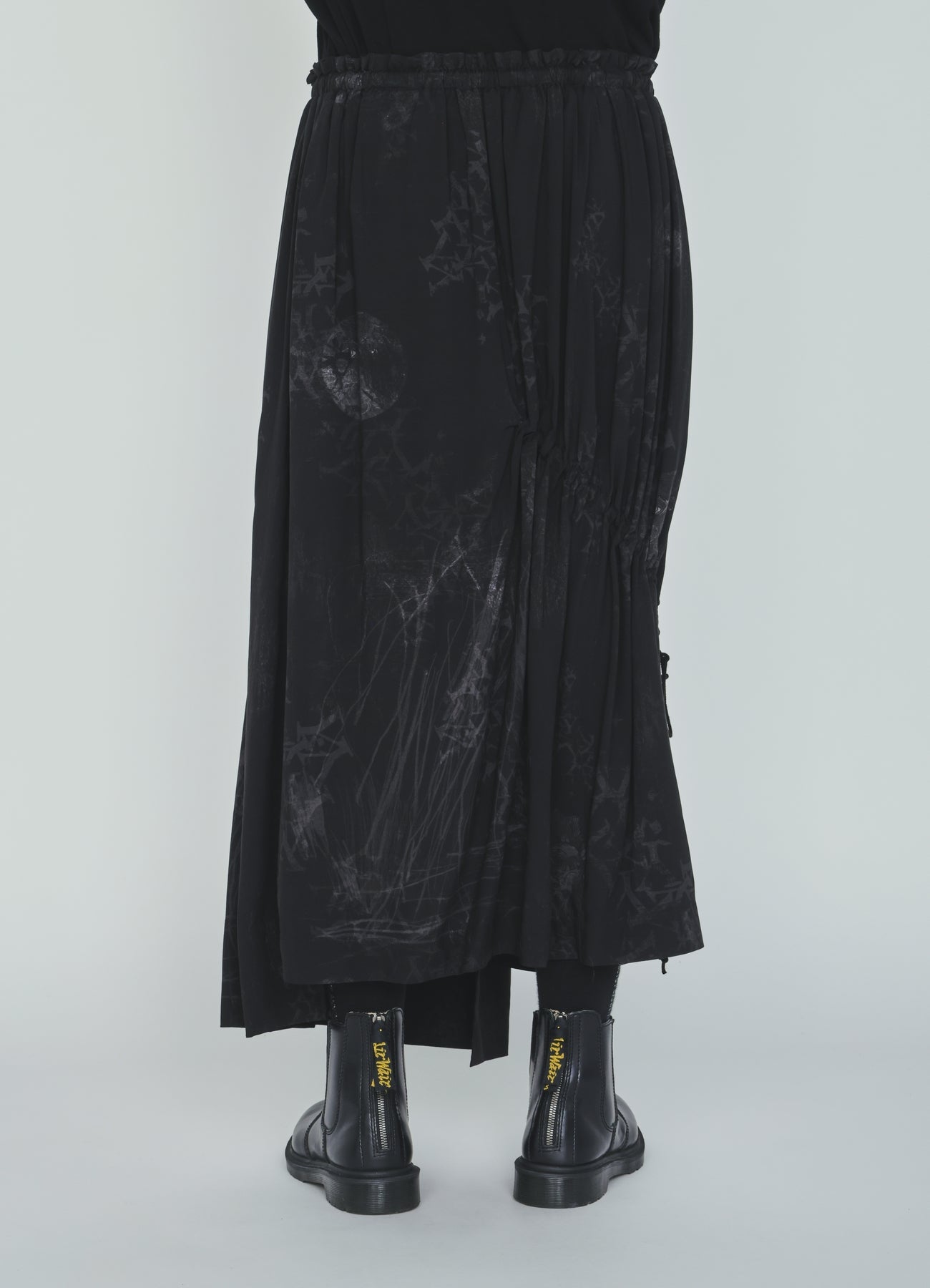 RAYON “Y” LETTER AND SUN‑MOON PRINT WRAP SKIRT