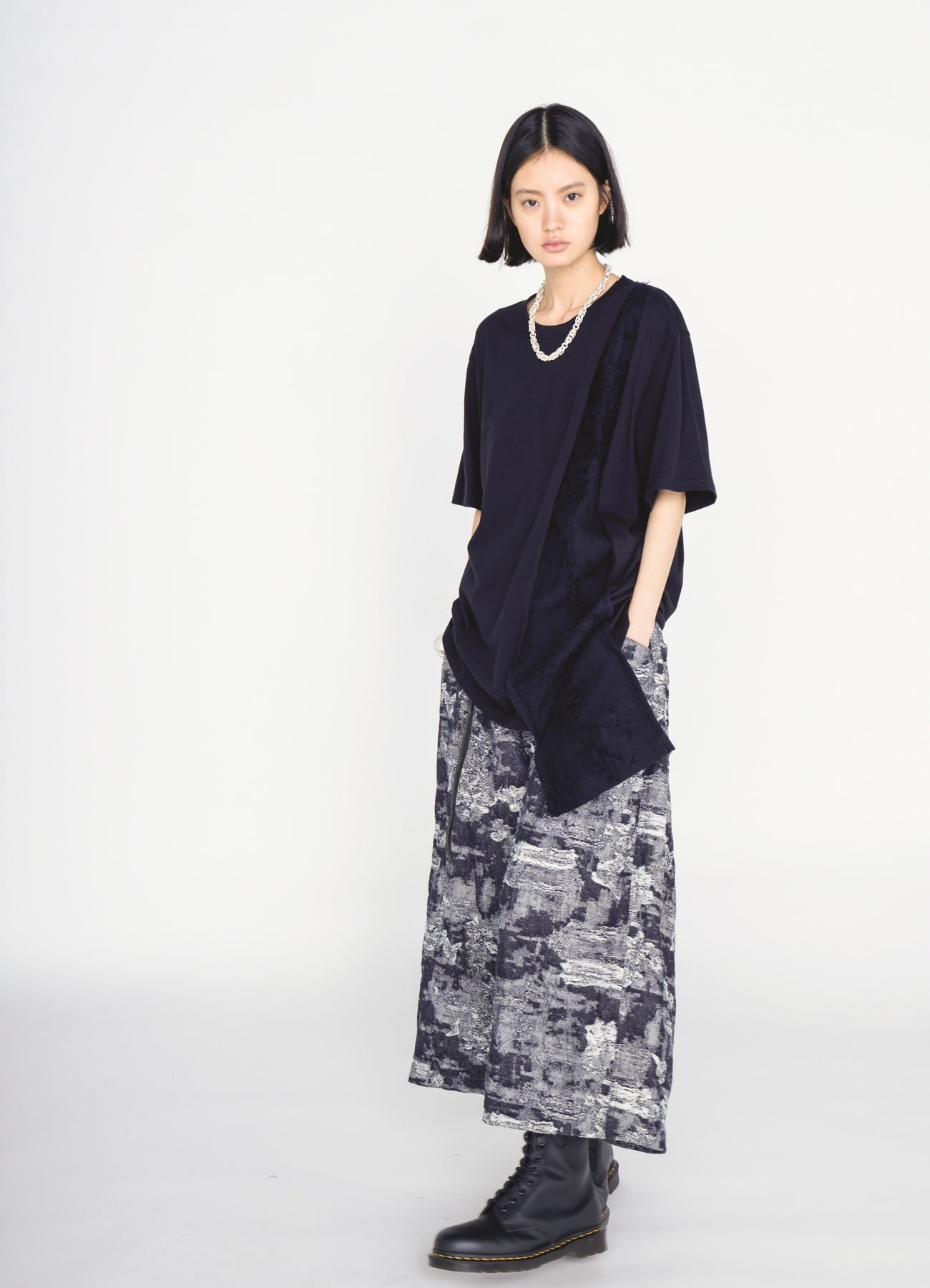 ASYMMETRY DESIGN LONG-SLEEVED T-SHIRT WITH SHEER JACQUARD FABRIC