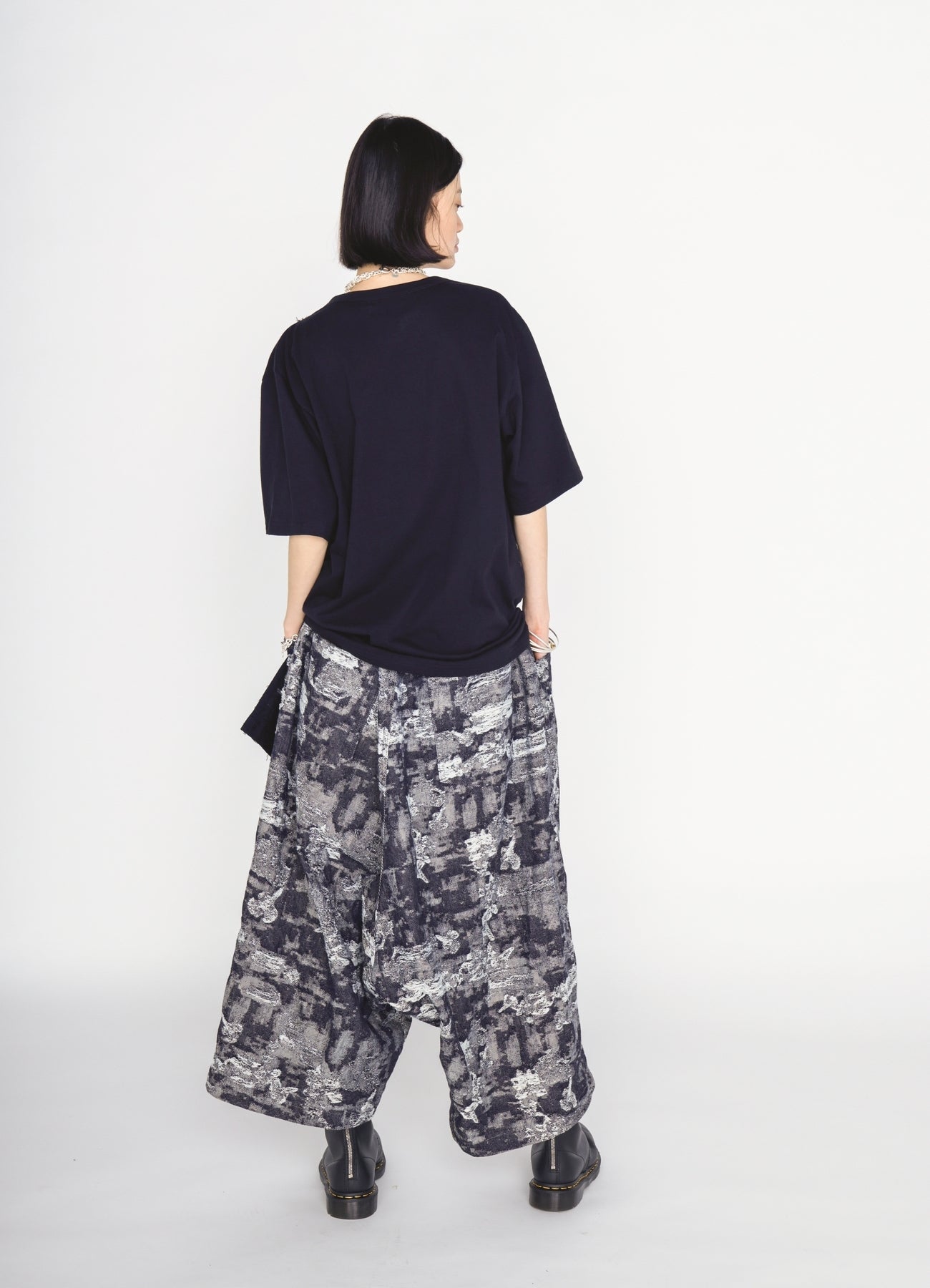 ASYMMETRY DESIGN LONG-SLEEVED T-SHIRT WITH SHEER JACQUARD FABRIC
