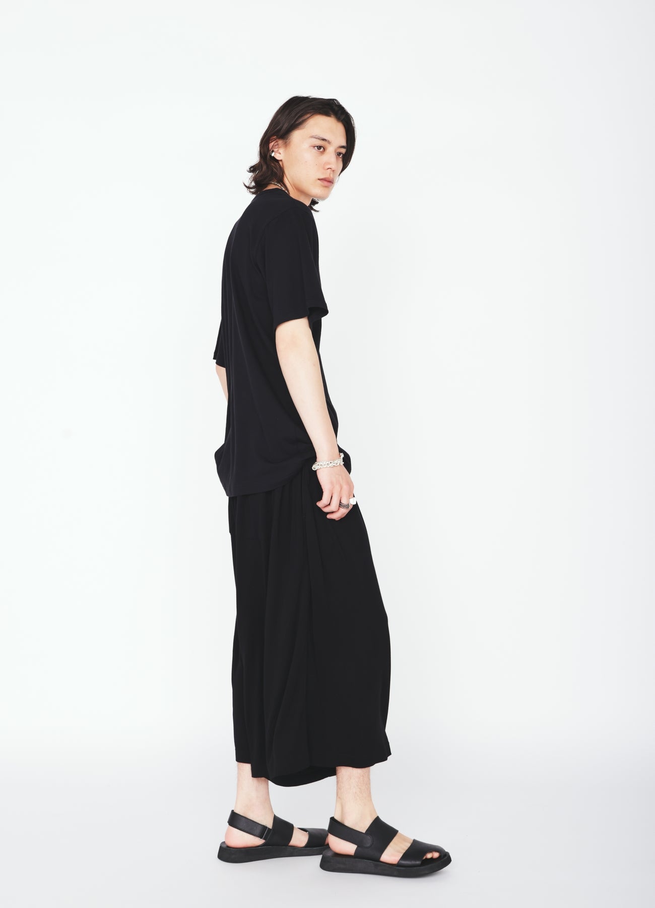 ASYMMETRY DESIGN LONG-SLEEVED T-SHIRT WITH INDIAN MOTIF PRINT FABRIC