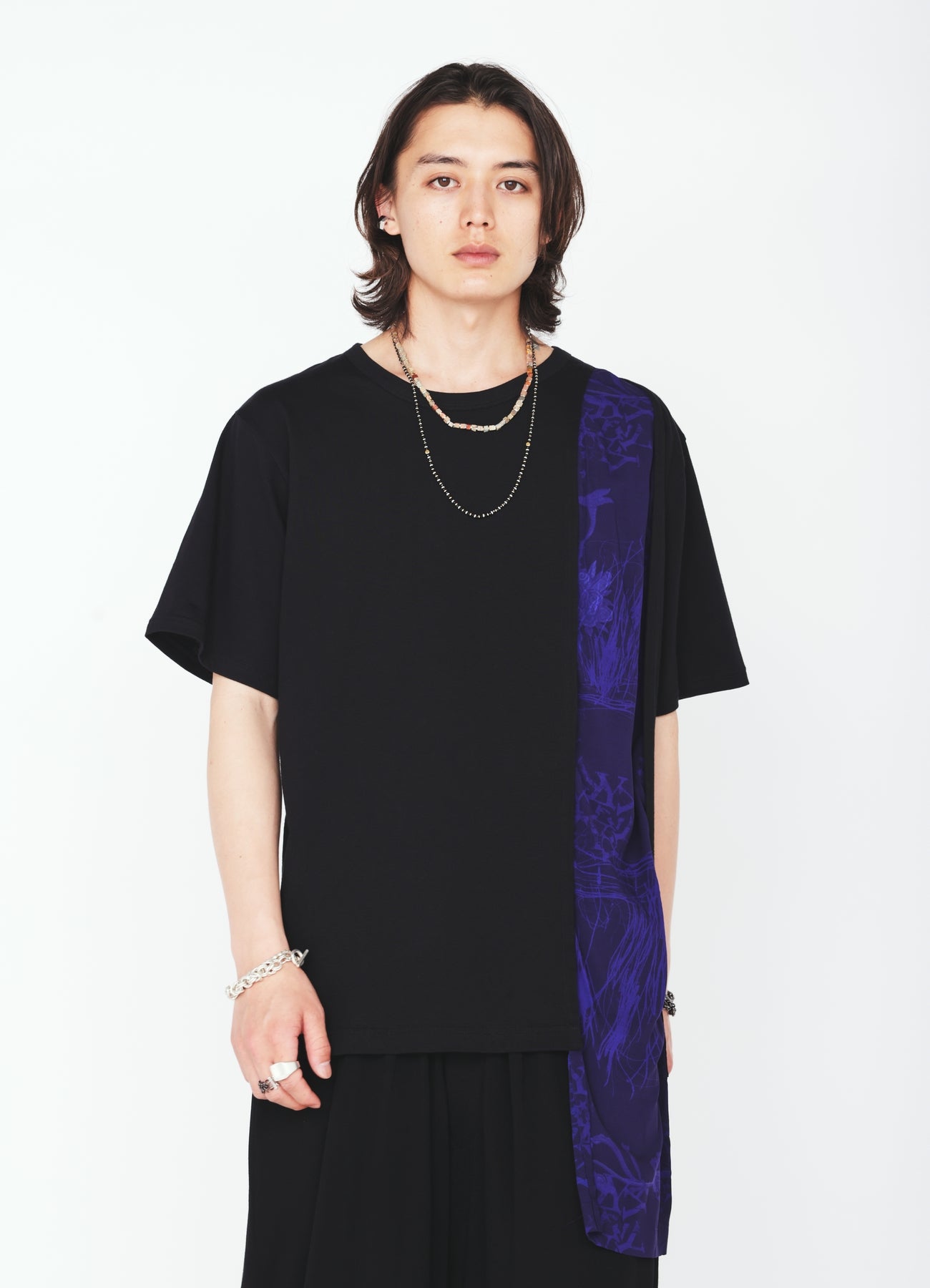 ASYMMETRY DESIGN LONG-SLEEVED T-SHIRT WITH INDIAN MOTIF PRINT FABRIC