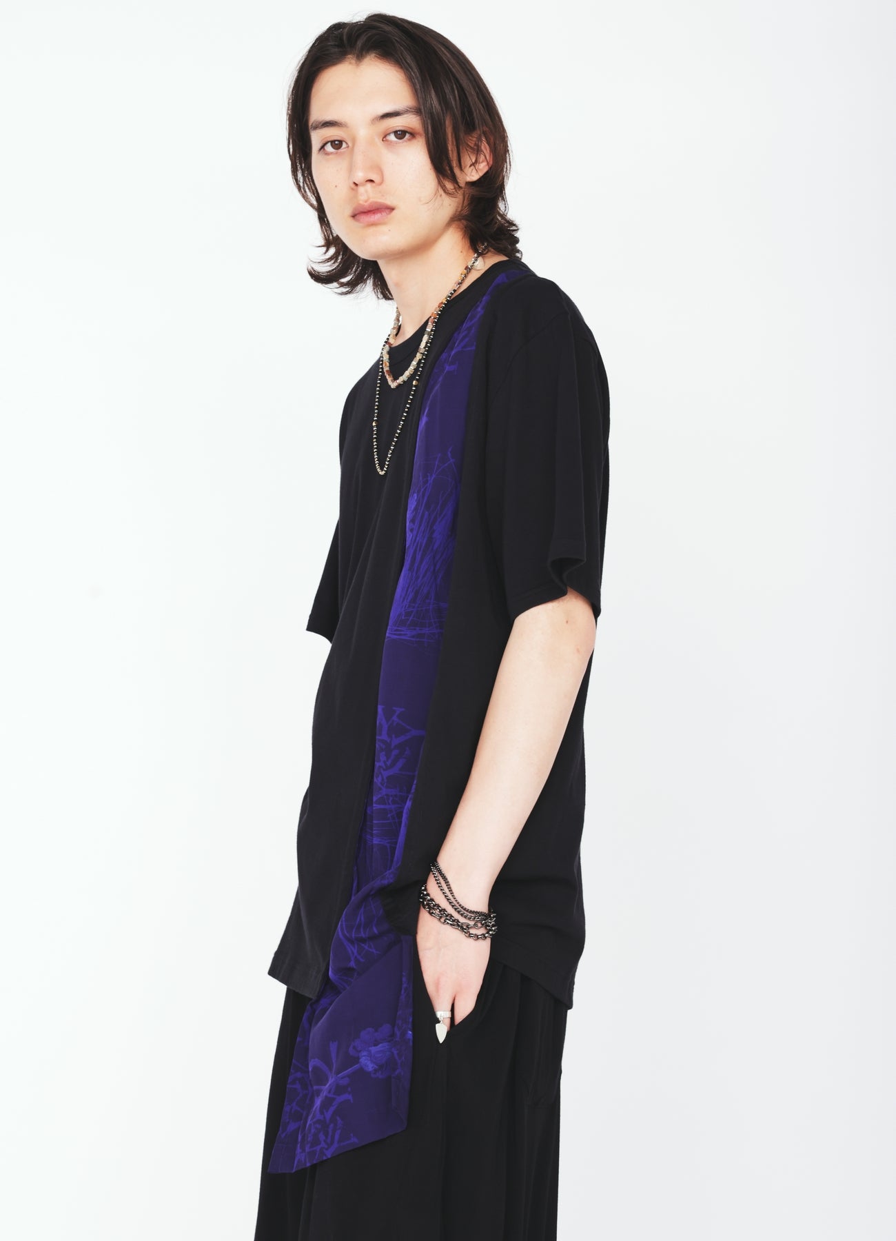 ASYMMETRY DESIGN LONG-SLEEVED T-SHIRT WITH INDIAN MOTIF PRINT FABRIC