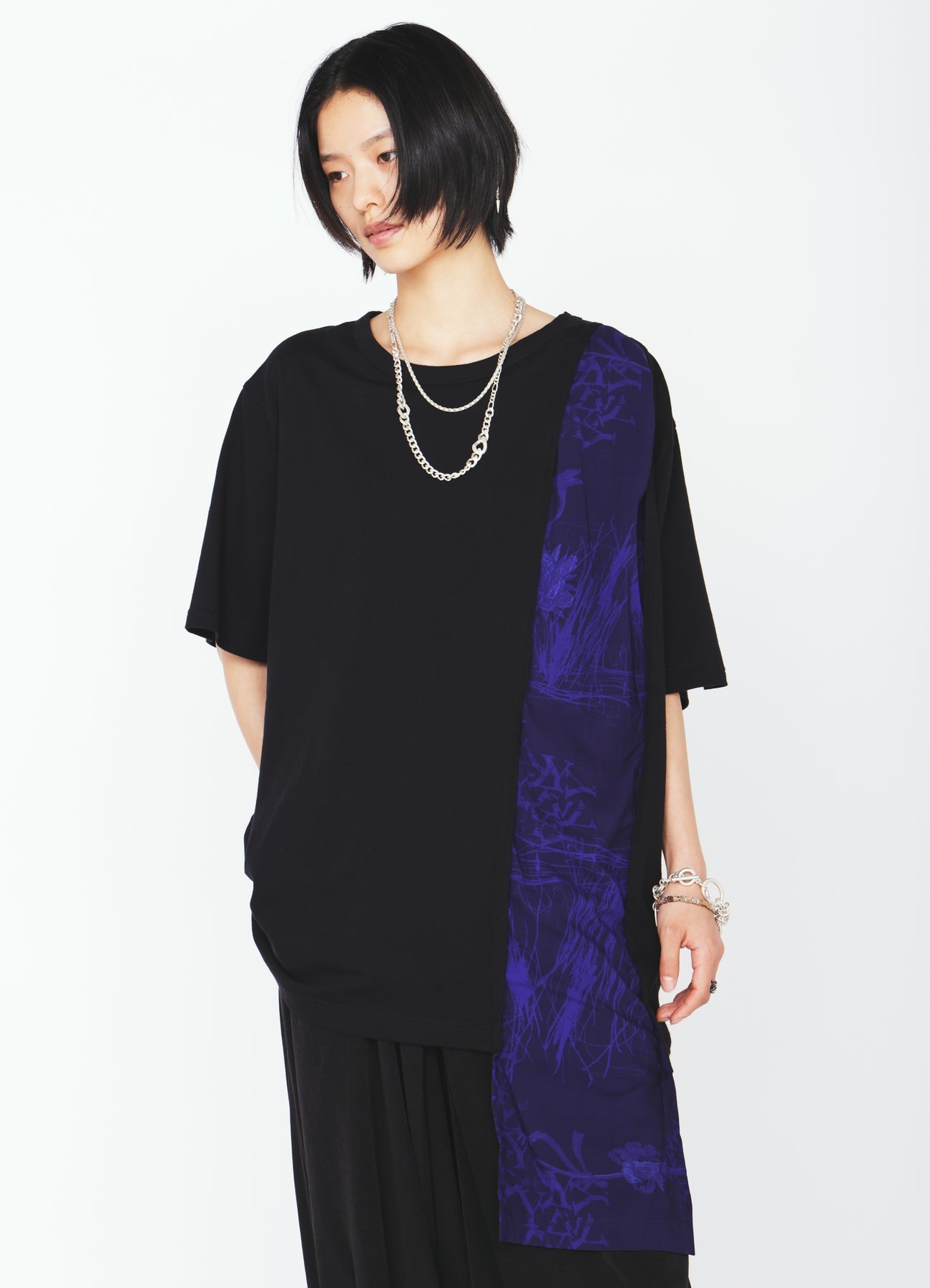 ASYMMETRY DESIGN LONG-SLEEVED T-SHIRT WITH INDIAN MOTIF PRINT FABRIC