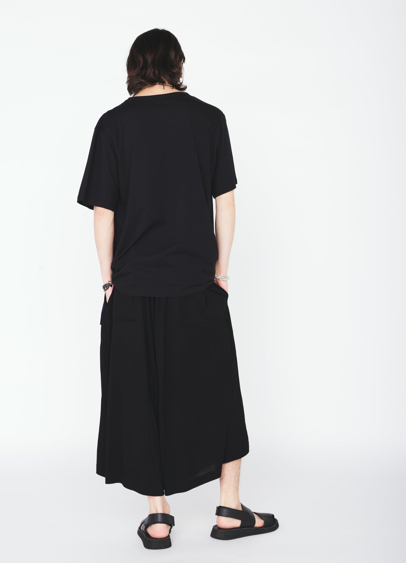 ASYMMETRY DESIGN LONG-SLEEVED T-SHIRT WITH INDIAN MOTIF PRINT
