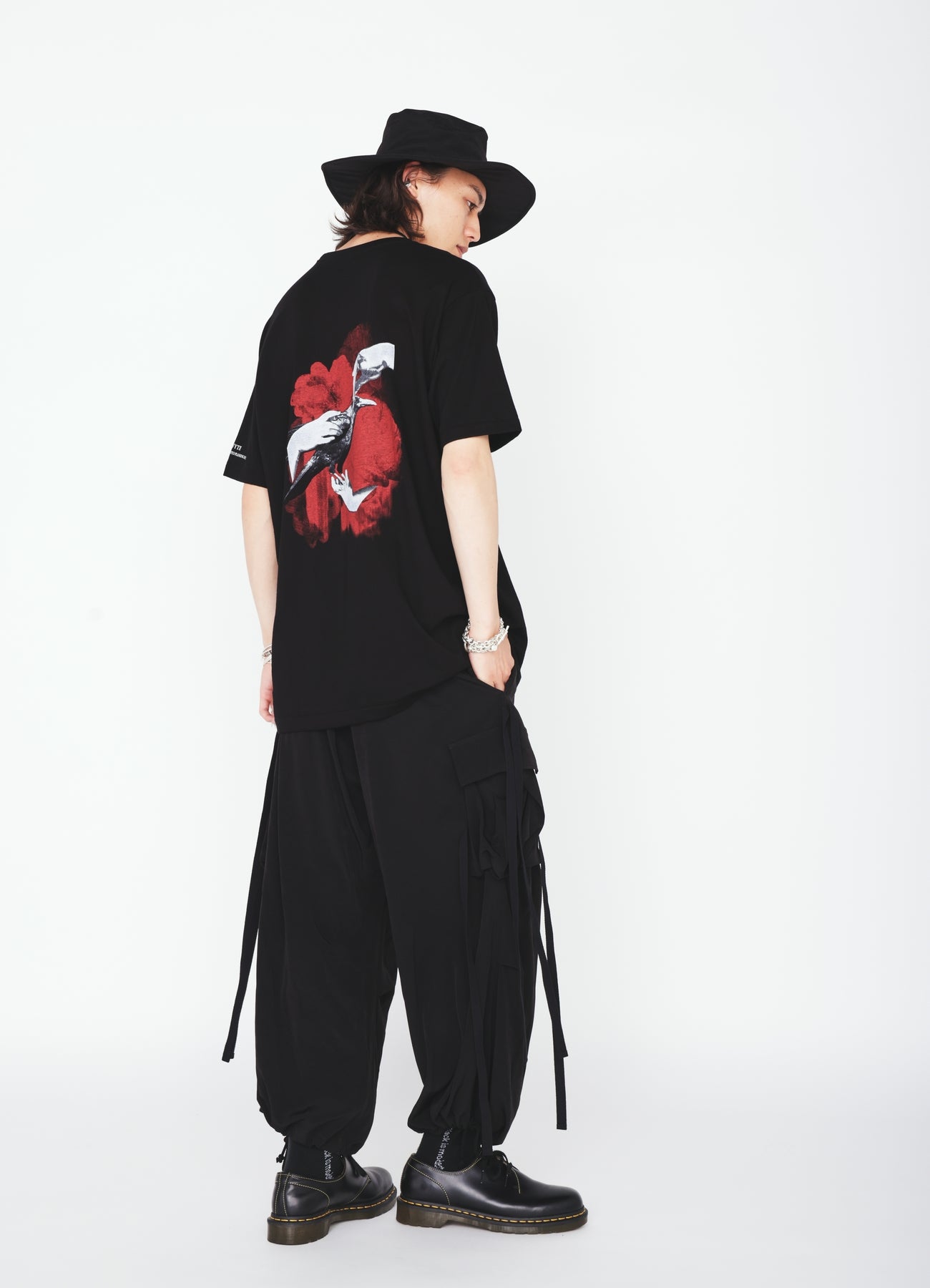 GRAPHIC T-SHIRT -CROW ON THE HAND-