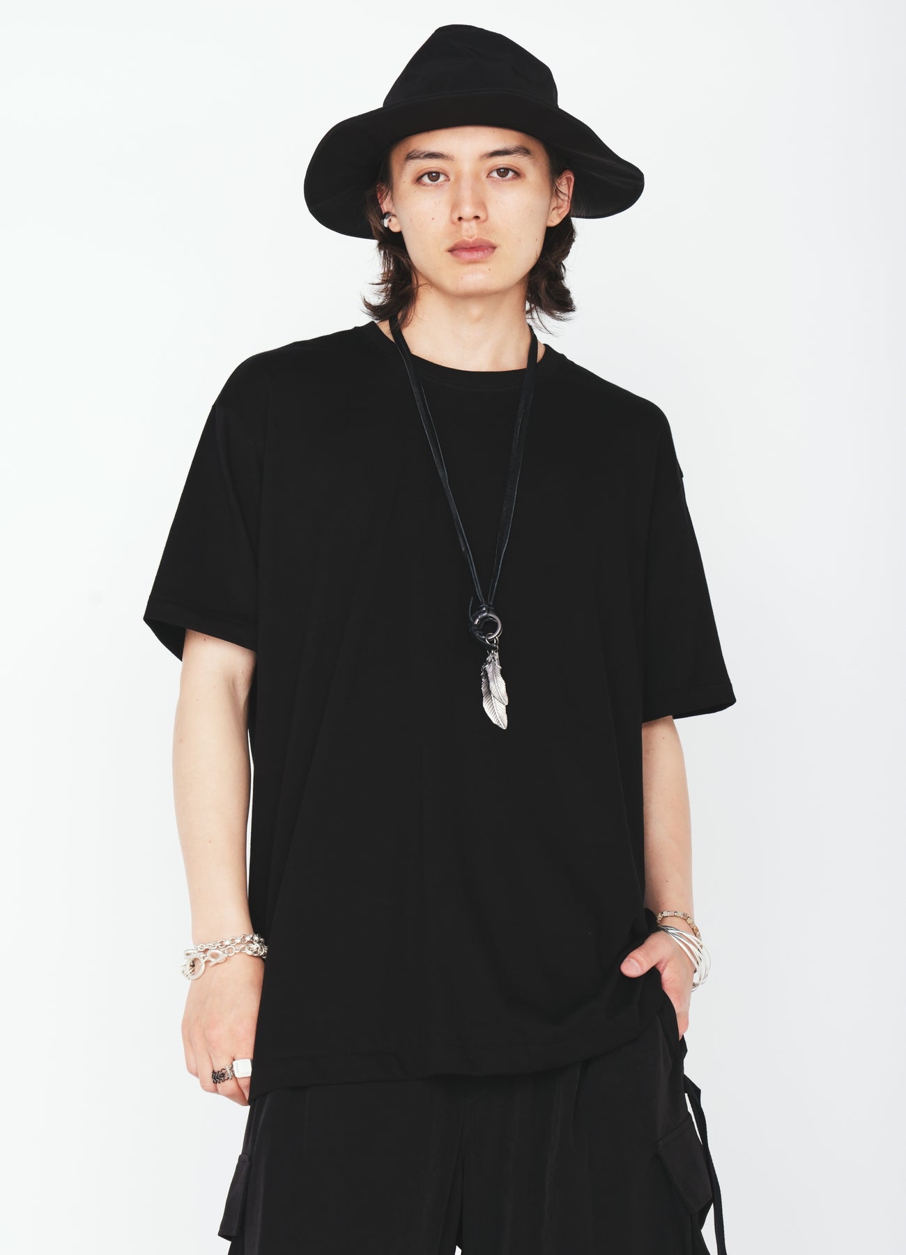 GRAPHIC T-SHIRT -CROW ON THE HAND-