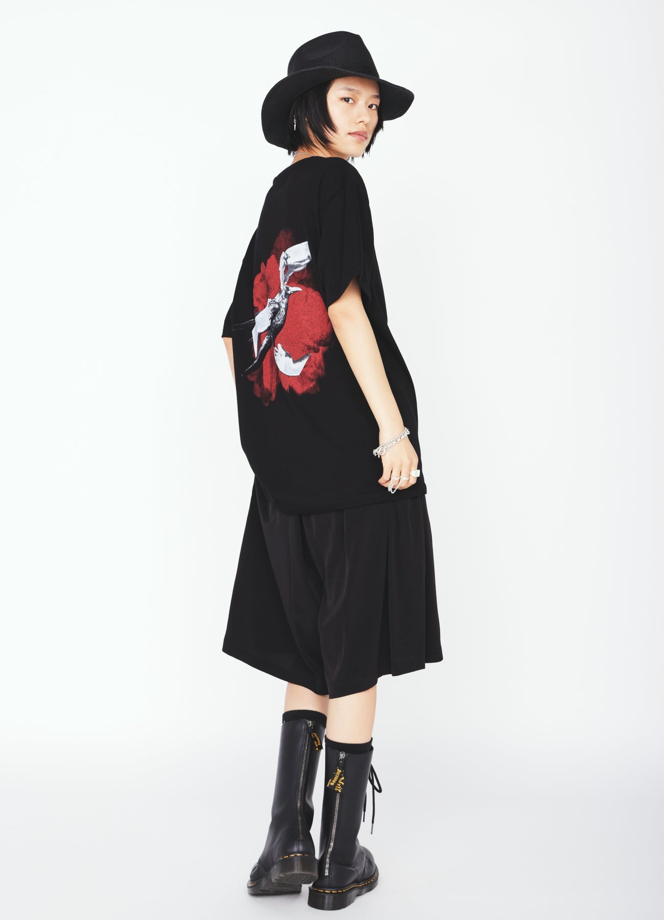 GRAPHIC T-SHIRT -CROW ON THE HAND-