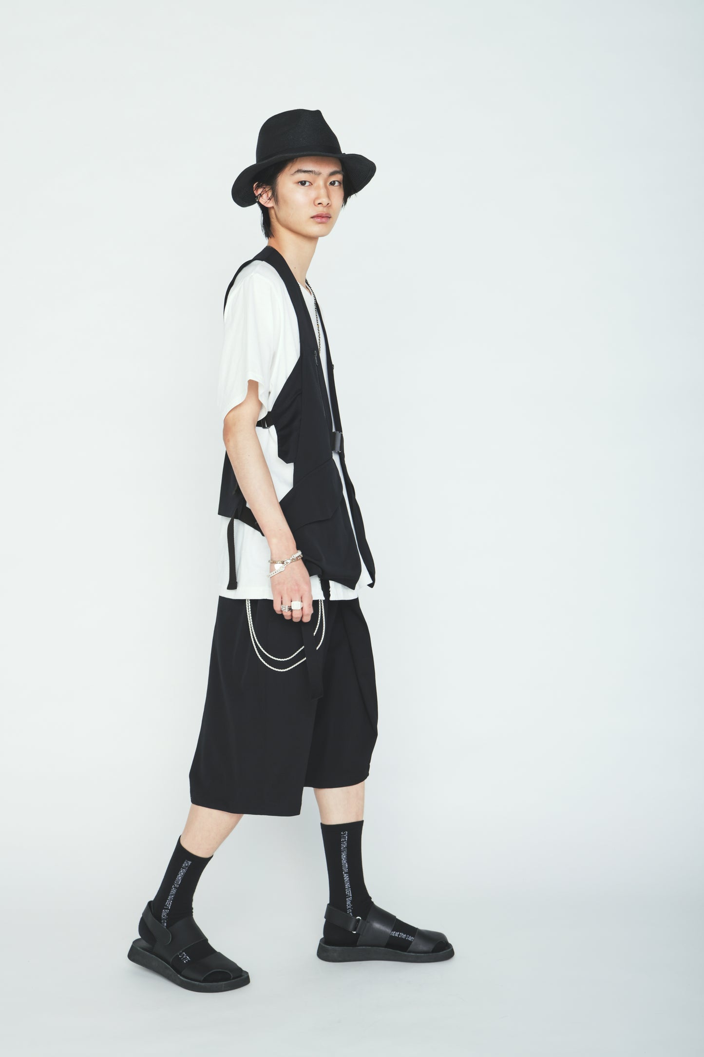 WASHER WOOL GABARDINE SIDE BELTED VEST