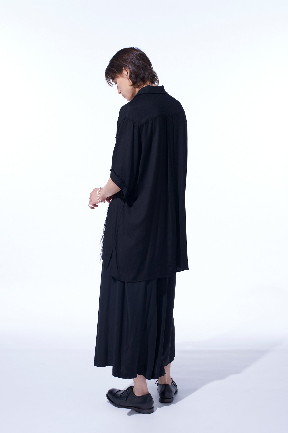 VISCOSE TWILL CUT-OFF OPEN-COLLAR SHIRT