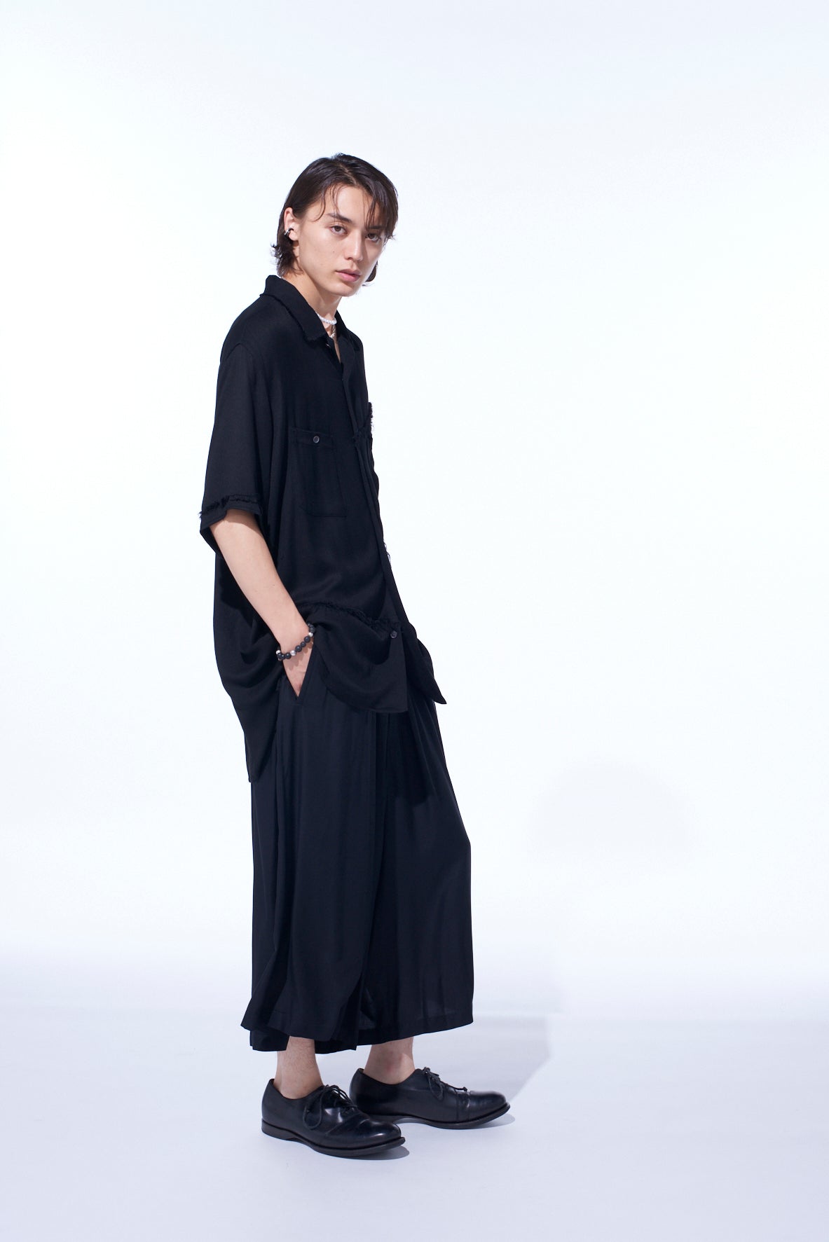 VISCOSE TWILL CUT-OFF OPEN-COLLAR SHIRT