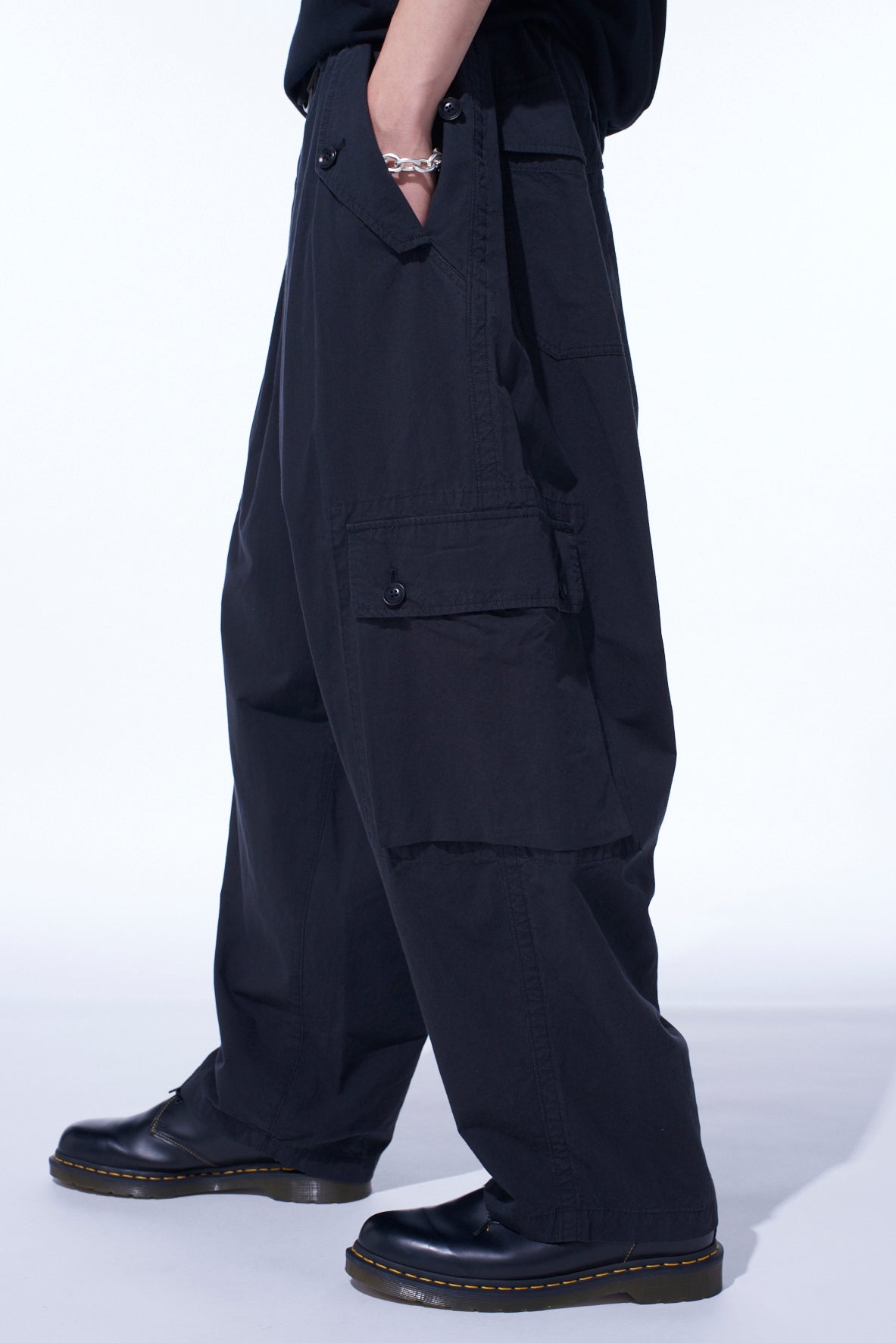 BRUSHED WASHER FINISH BROAD CARGO PANTS