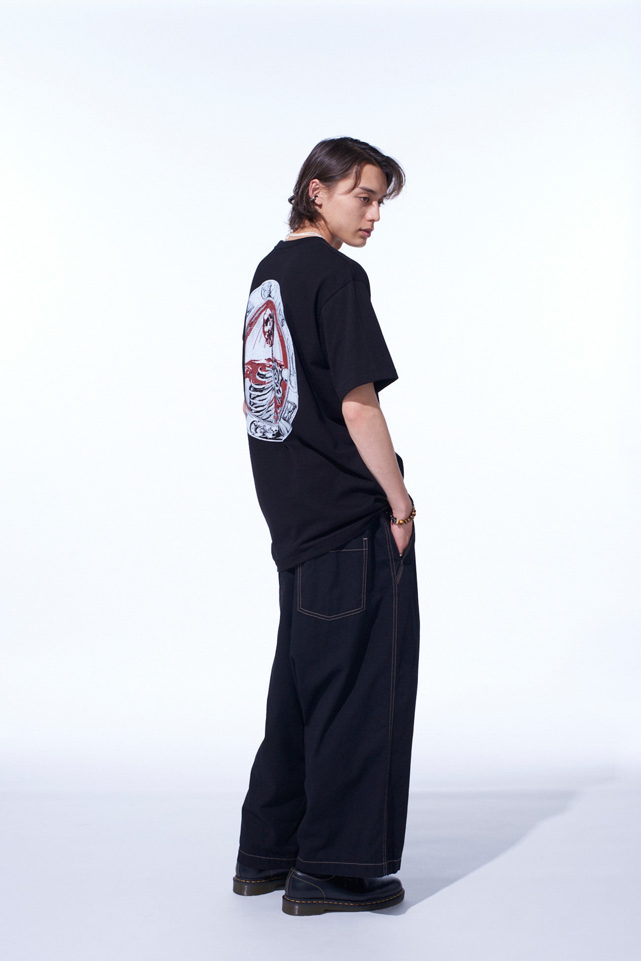 GRAPHIC T-SHIRT -GRIEVING SKULL-