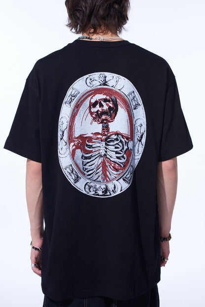 GRAPHIC T-SHIRT -GRIEVING SKULL-