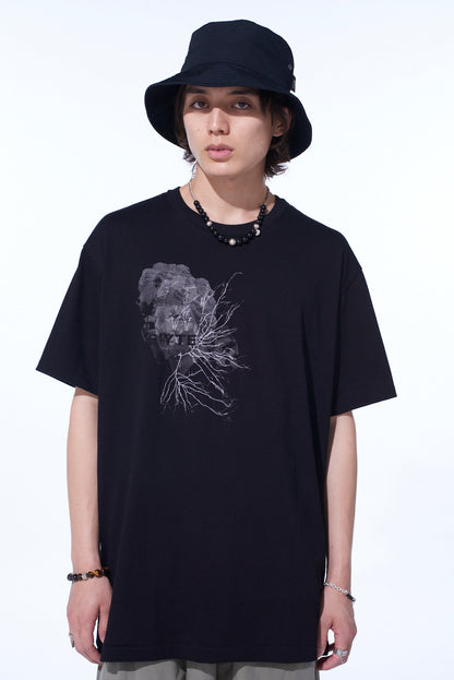 GRAPHIC T-SHIRT -SCULPTURE-