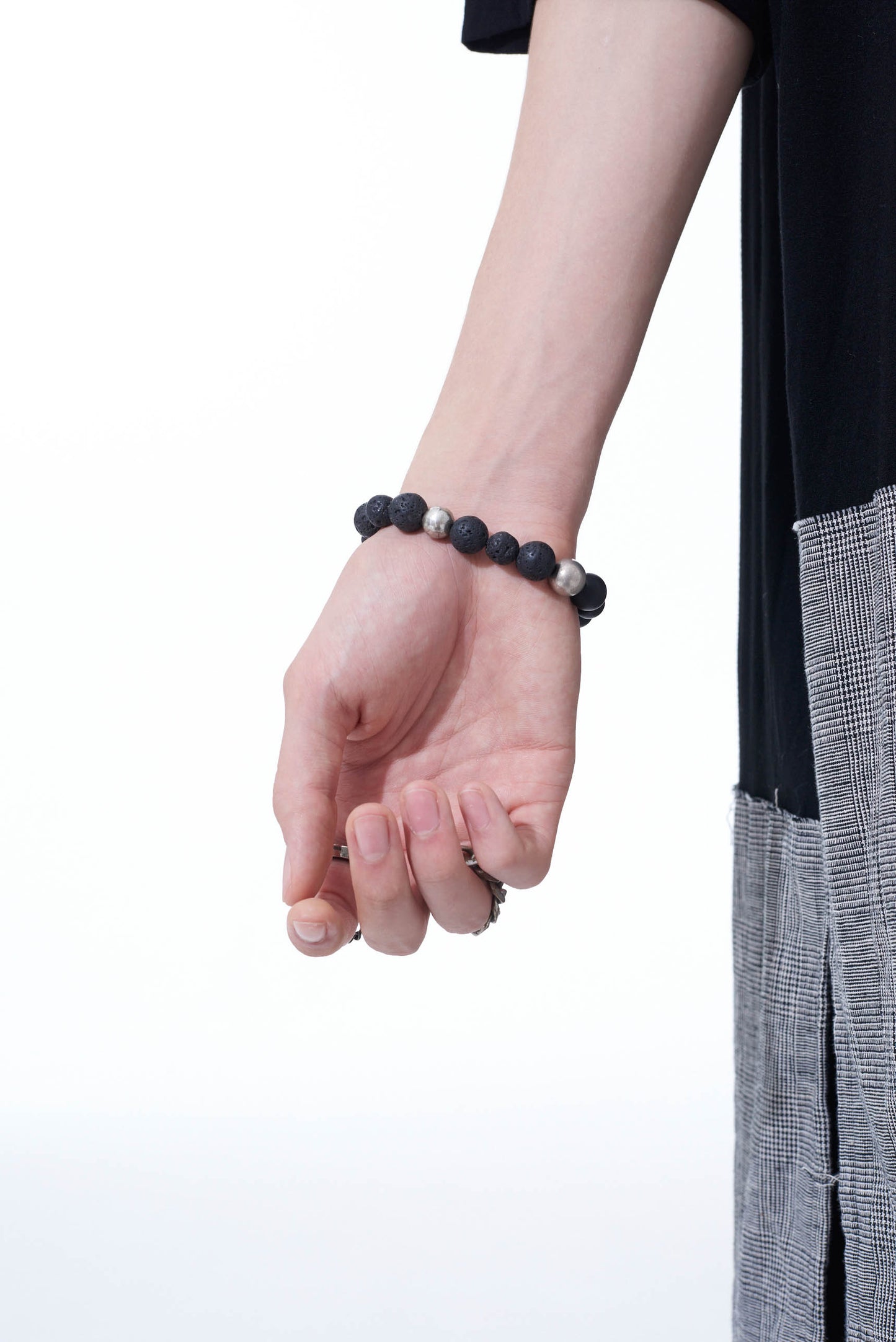 ONYX BEAD+LAVA STONE BRACELET