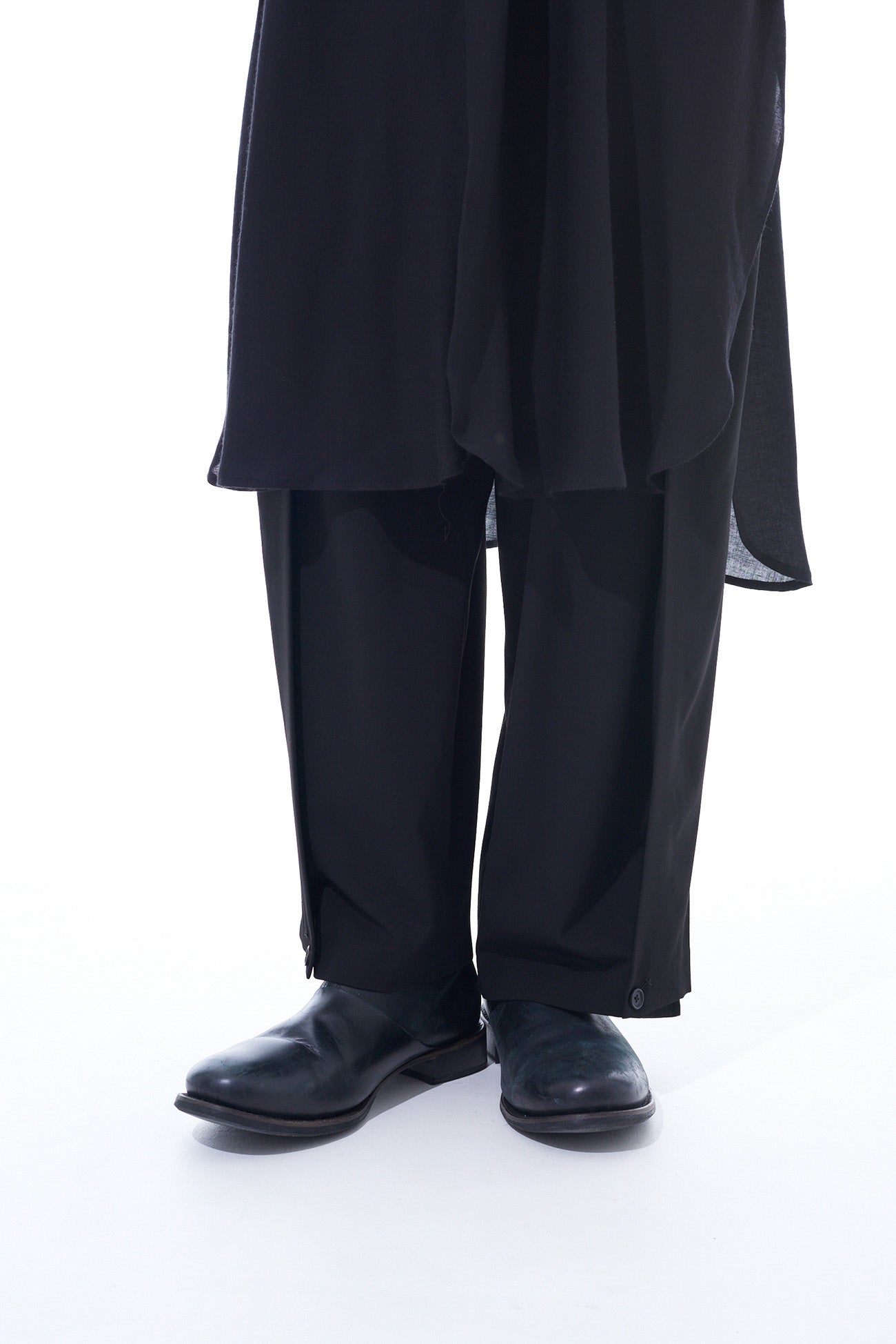 PE/RAYON GABARDINE STRETCH 2 TUCK TAPERED WIDE PANTS WITH A BUTTON SLIT AT THE HEM