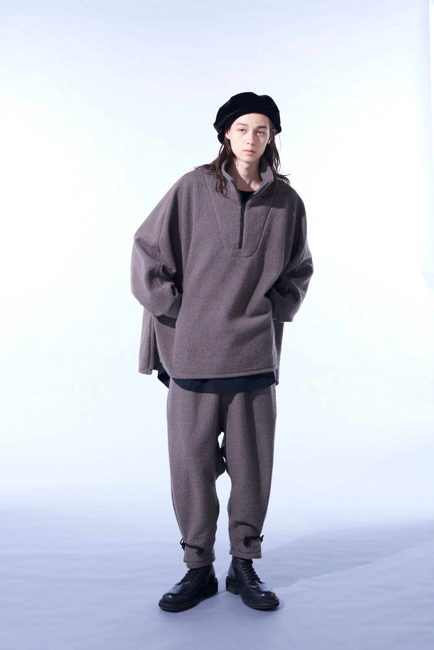 PE/W SLIVER JERSEY SARUEL PANTS WITH TOGGLE BUTTONS AT HEM