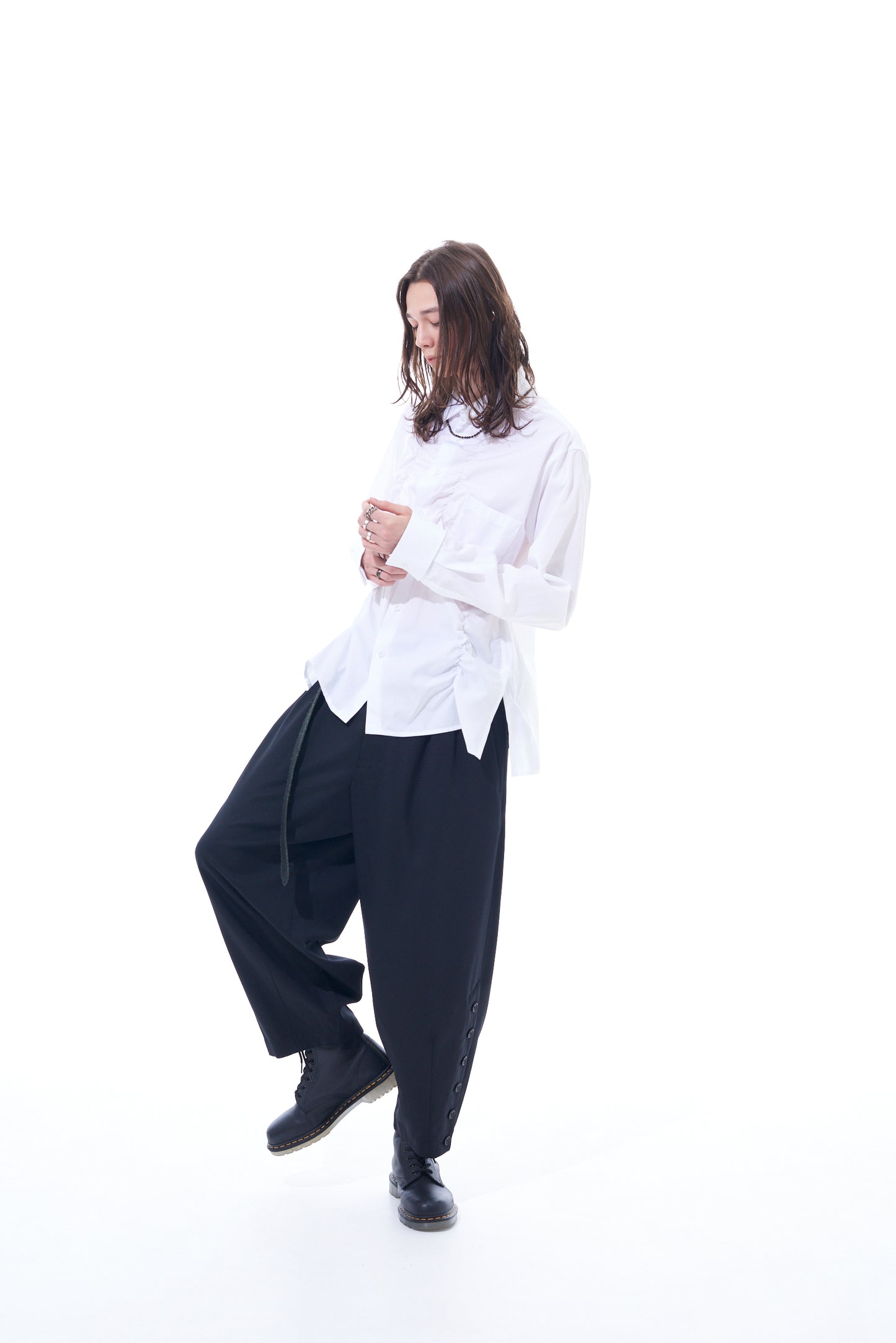 T/W GABARDINE BALLOON SILHOUETTE PANTS WITH HEM BUTTON DESIGN