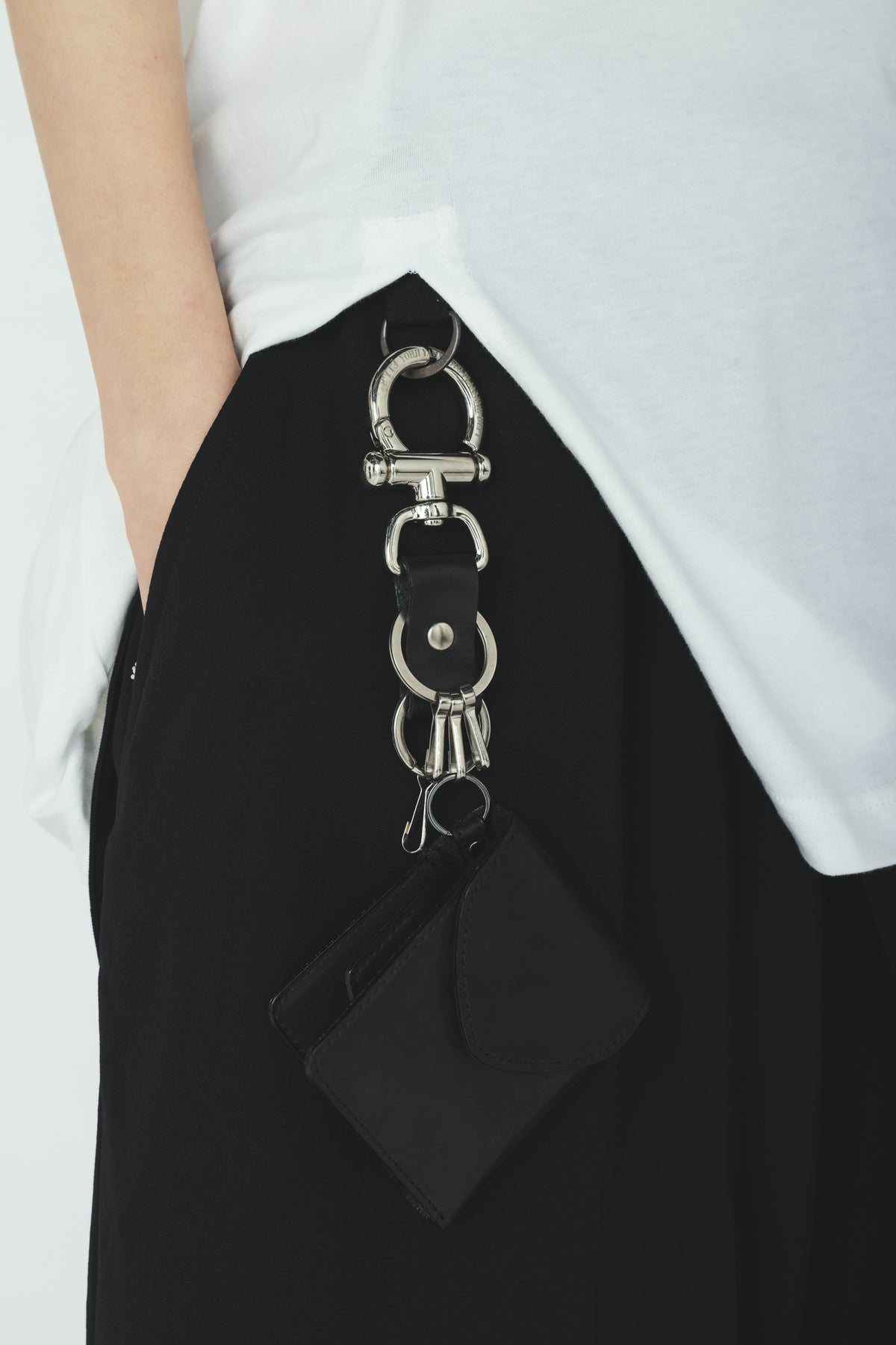 BAR STYLE LEATHER STRAP KEY FLOCK