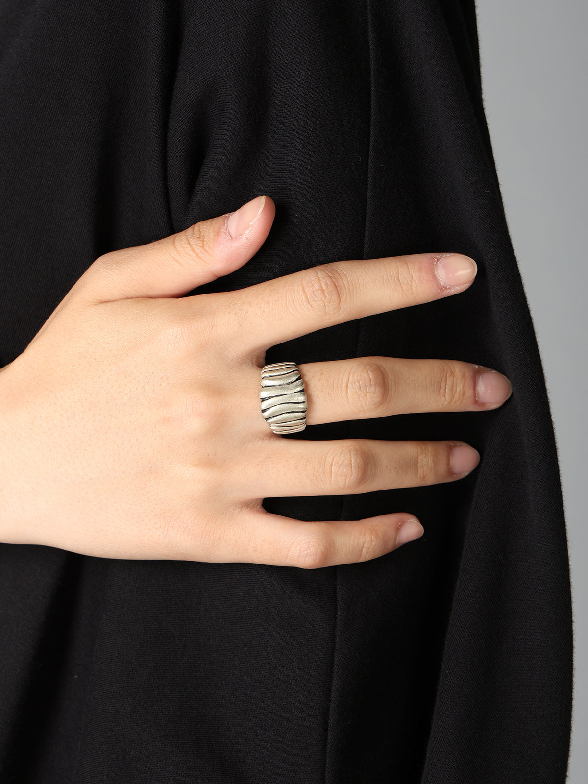 INDIAN MOTIF TEXTURED BAND RING