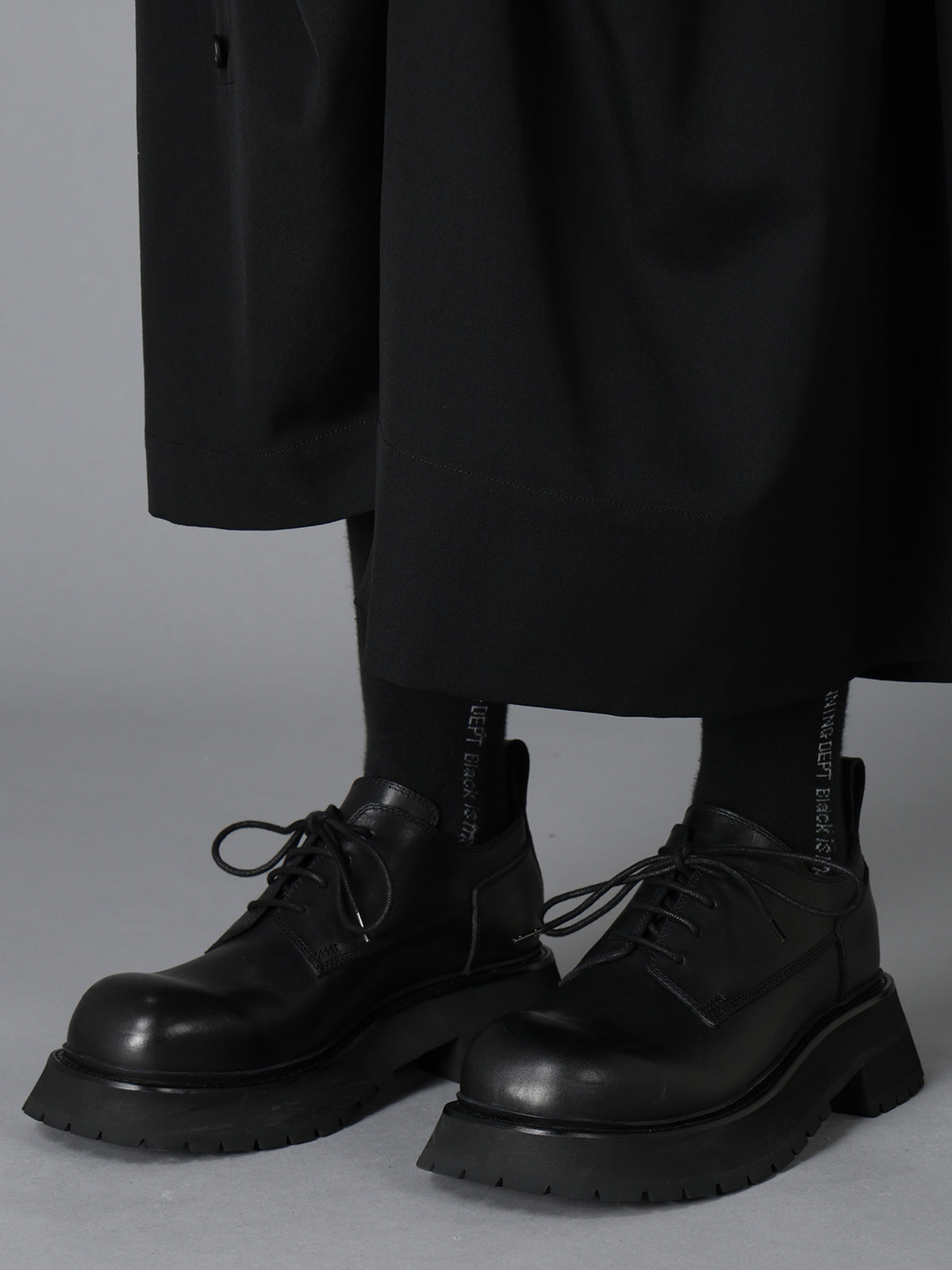 BULKY LEATHER ROUND TOE LACE-UP SHOES