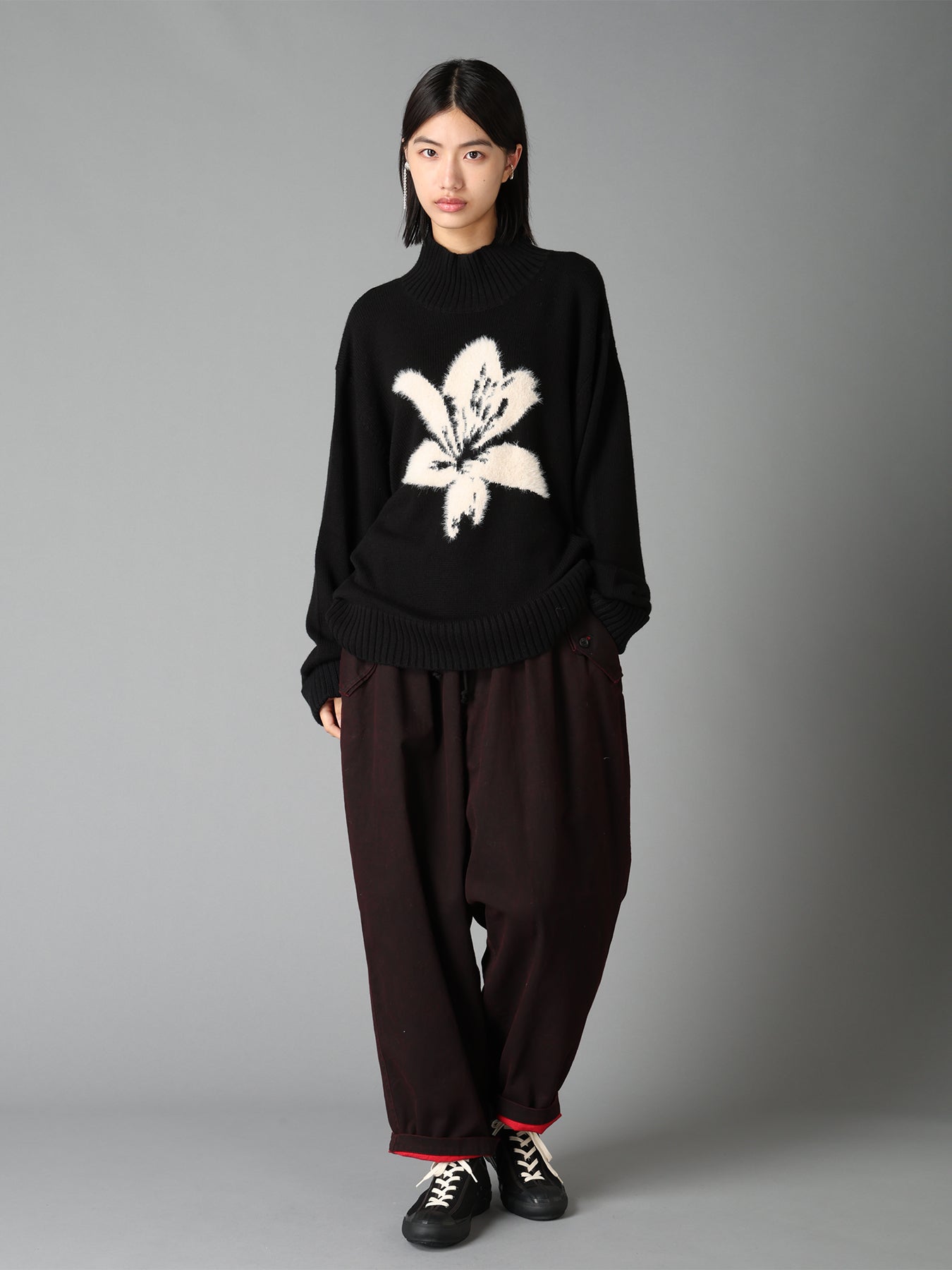FLOCKED LILY MOTIF KNIT TURTLE NECK PULLOVER – THE SHOP YOHJI YAMAMOTO