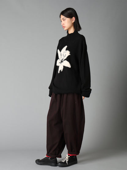 FLOCKED LILY MOTIF KNIT TURTLE NECK PULLOVER