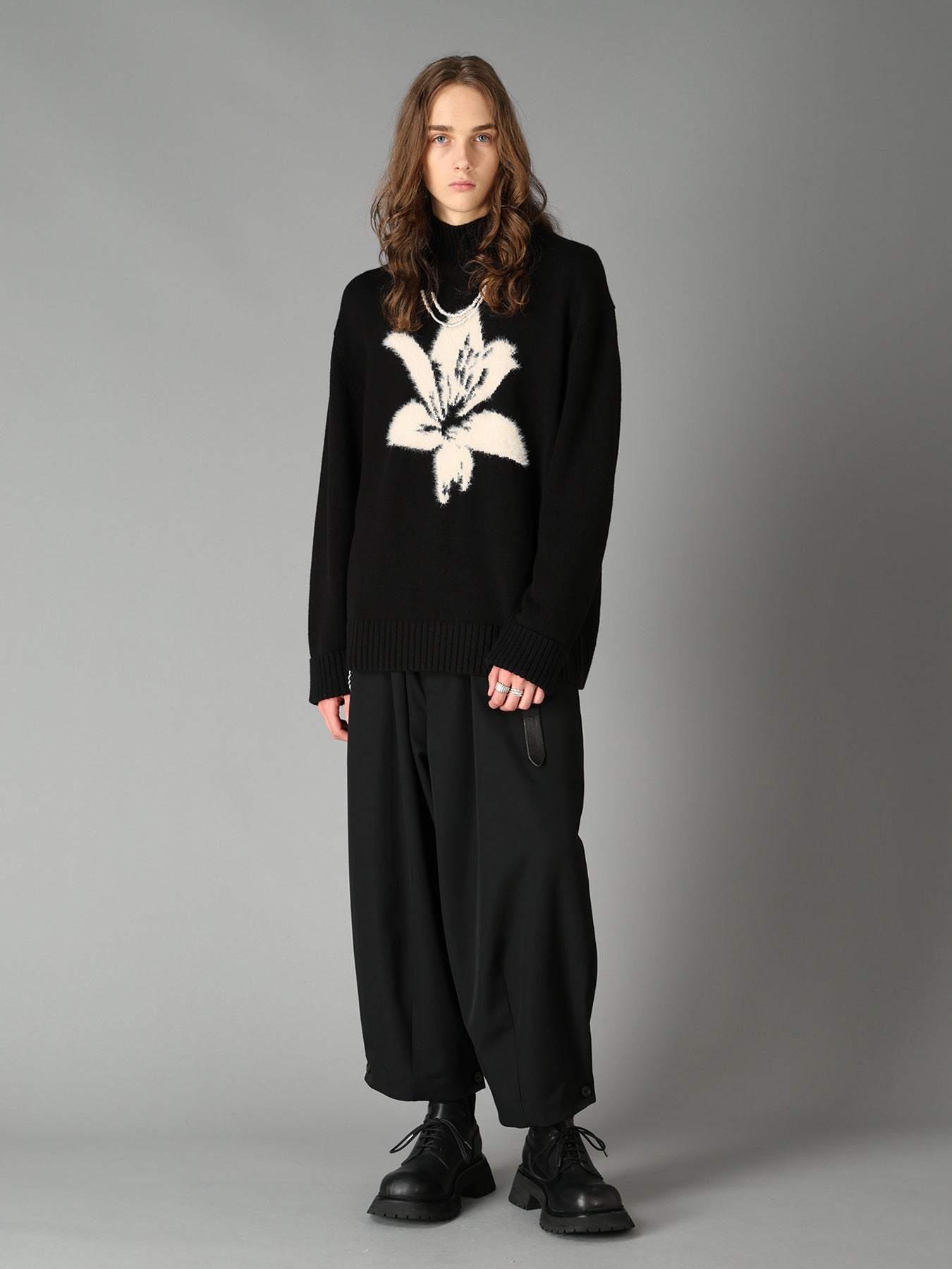 FLOCKED LILY MOTIF KNIT TURTLE NECK PULLOVER – THE SHOP YOHJI YAMAMOTO