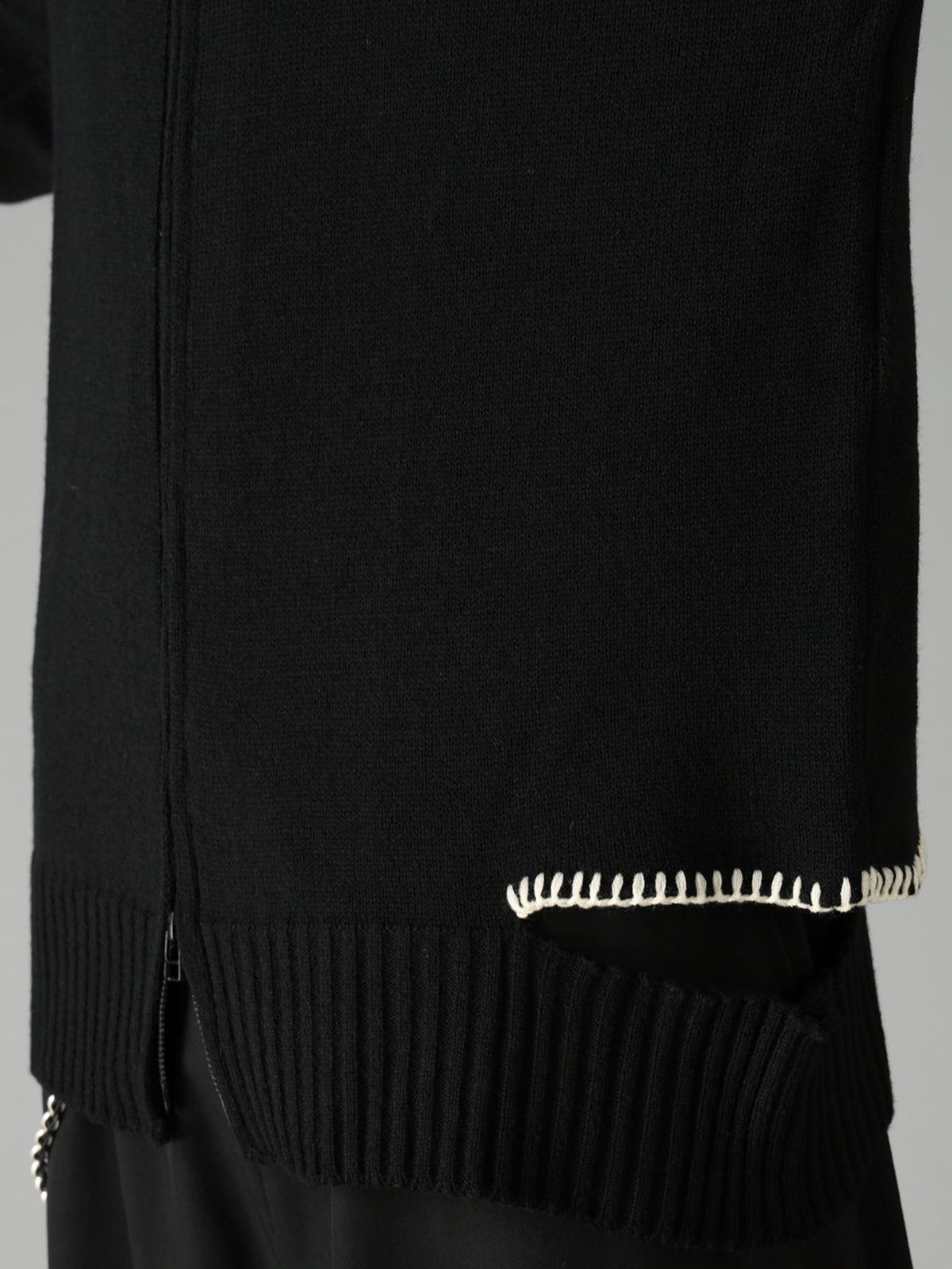 BULKY WOOL BLEND ASYMMETRIC STITCH ZIP-UP KNIT