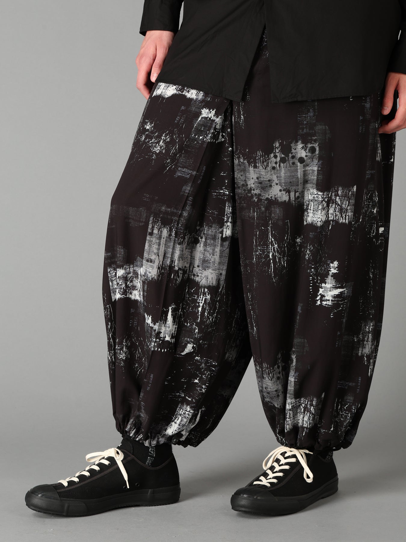 WITHERED BRANCH PRINT RAYON HAKAMA PANTS