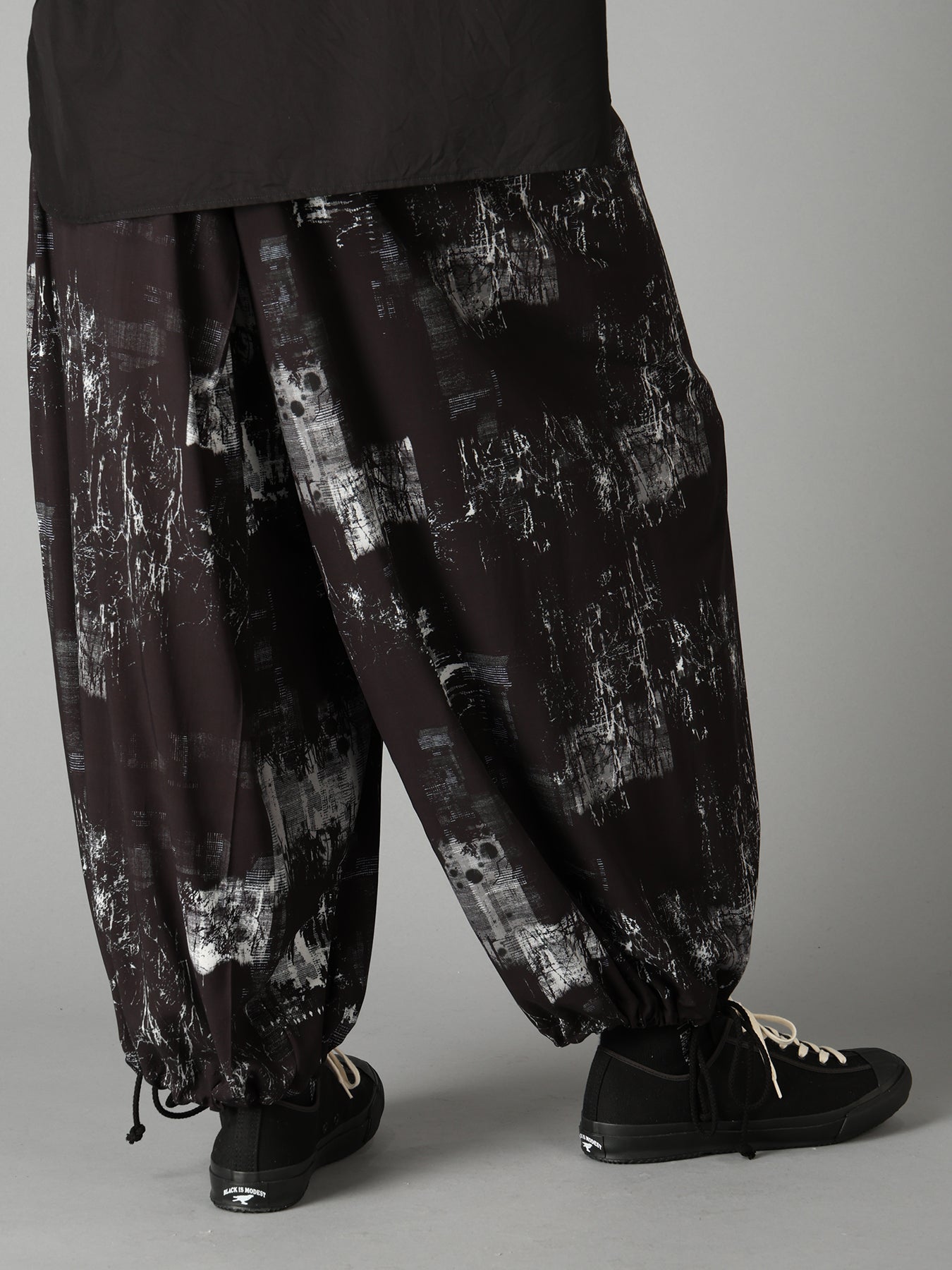 WITHERED BRANCH PRINT RAYON HAKAMA PANTS