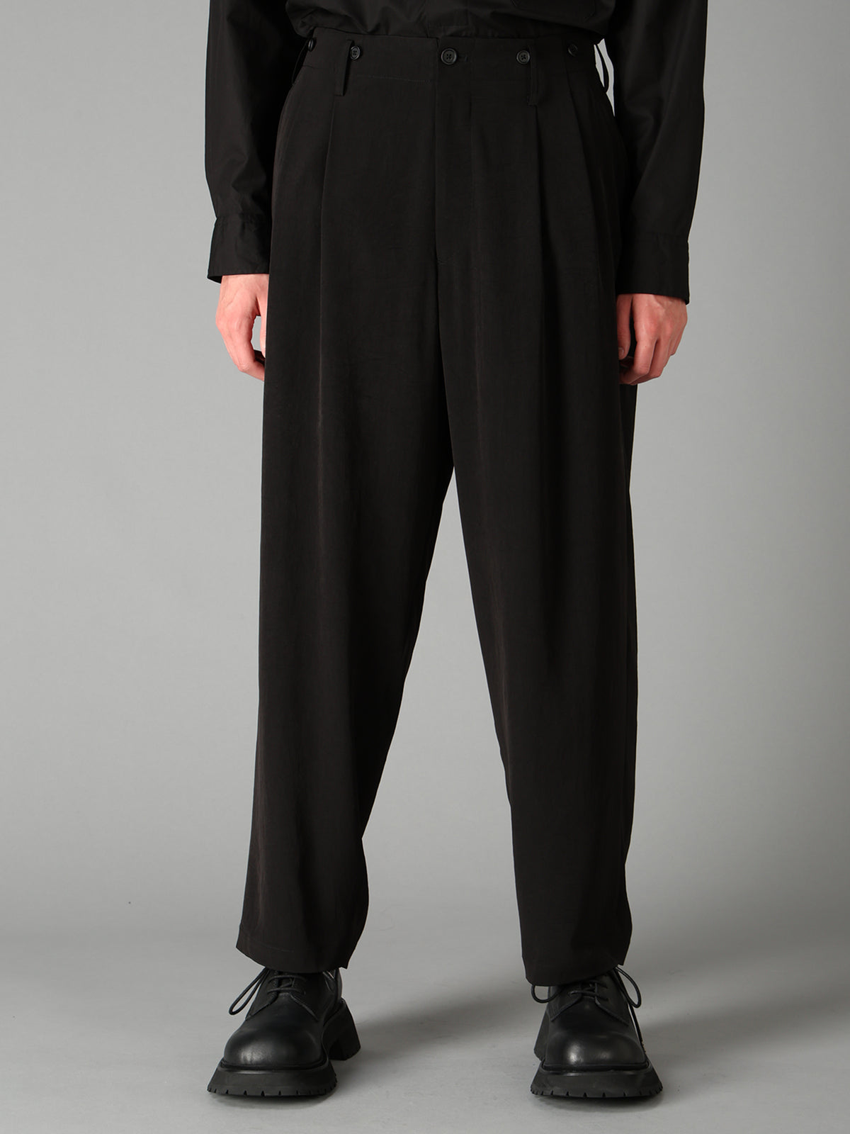 CREPE DE CHINE HIGH-BACK SUSPENDER PANTS