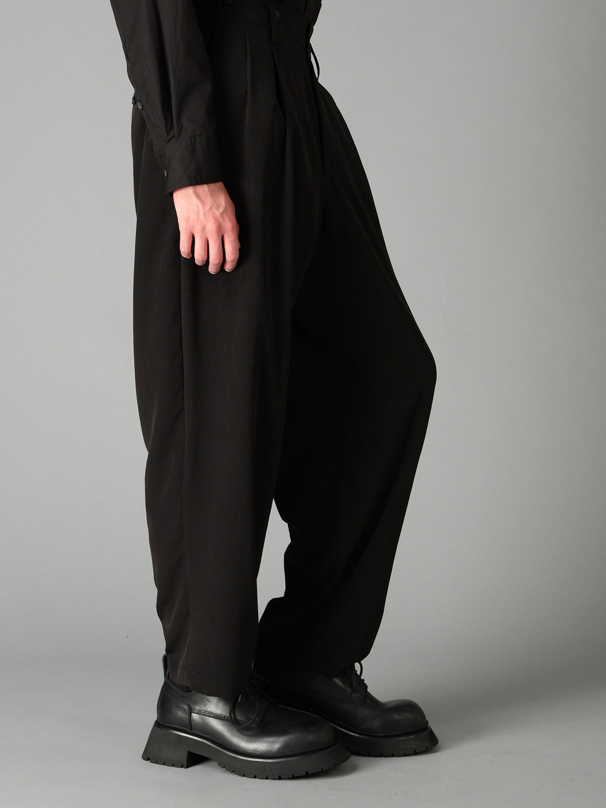 CREPE DE CHINE HIGH-BACK SUSPENDER PANTS