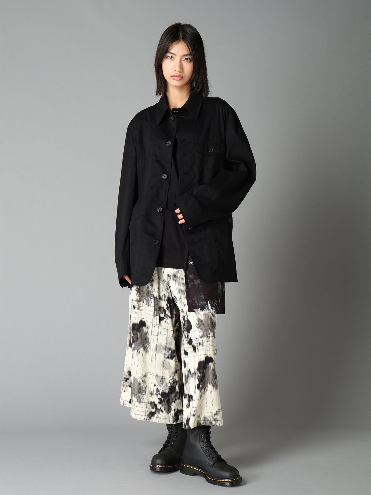 INK-WASH PRINTED BACK ERAP PANTS WITH DECORATIVE STITCH DETAILING
