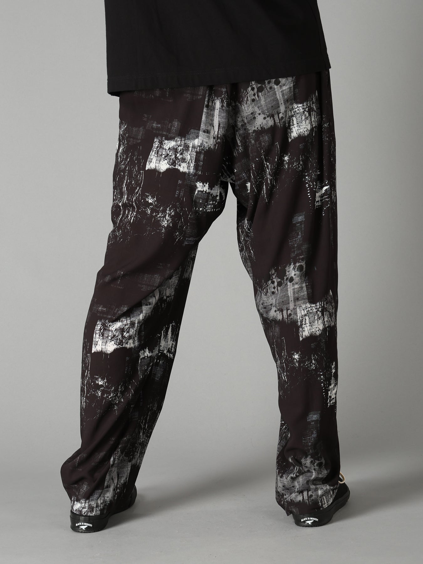WITHERED BRANCH PRINT RAYON ROPE WAIST STRAIGHT PANTS