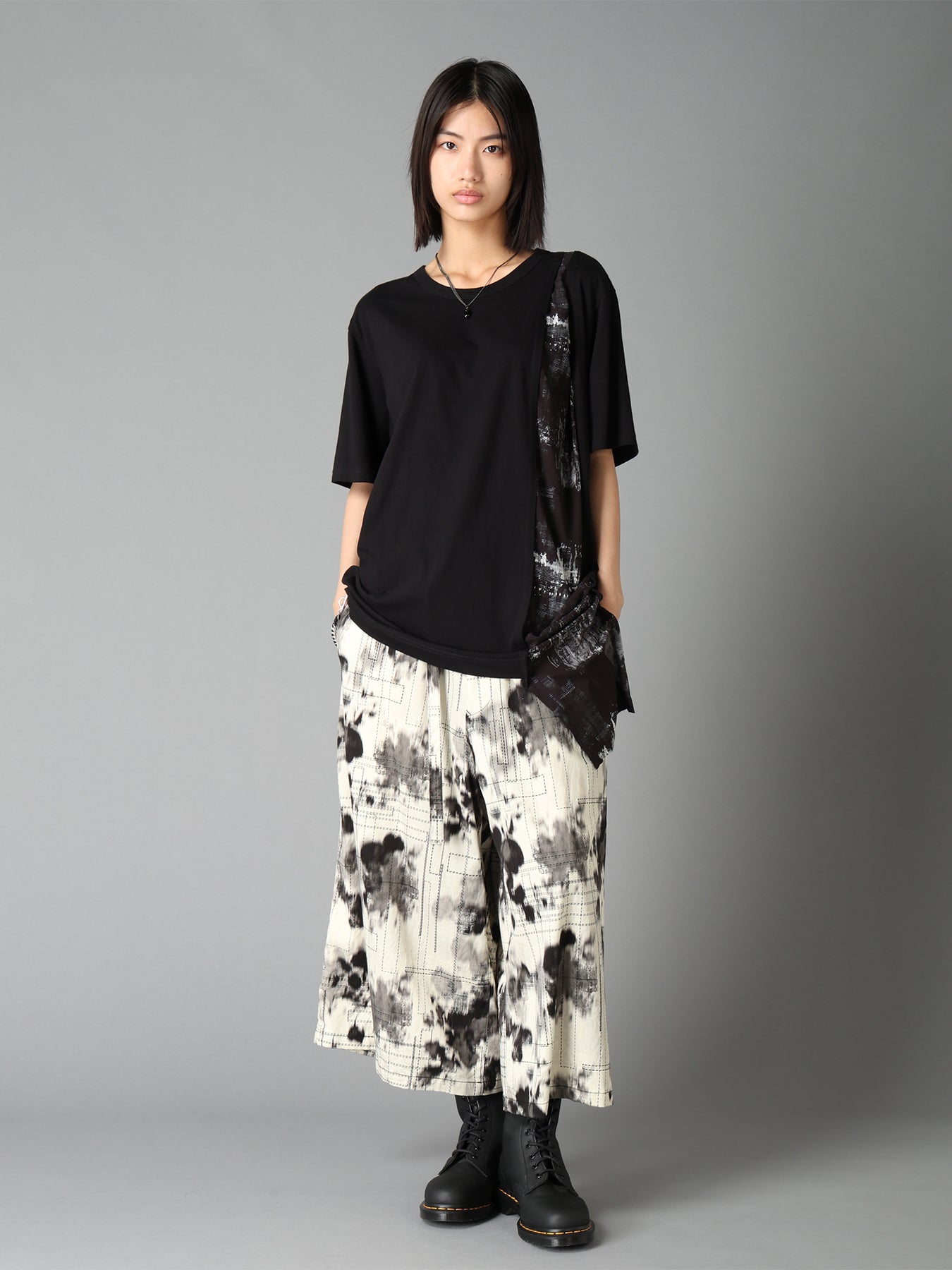 ASYMMETRY DESIGN SHORT-SLEEVED T-SHIRT WITH WITHERED BRANCH PRINTED FABRIC