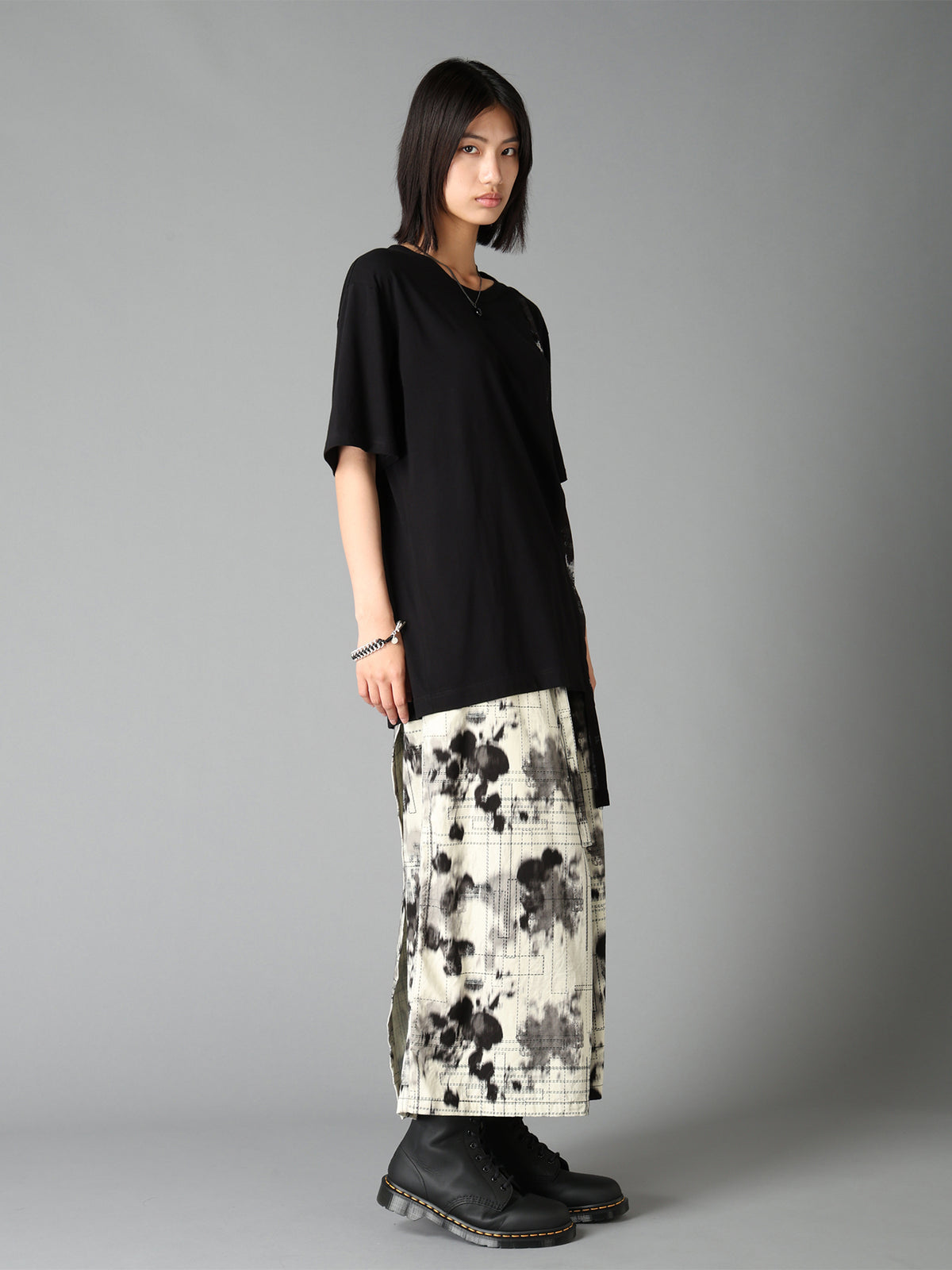 ASYMMETRY DESIGN SHORT-SLEEVED T-SHIRT WITH WITHERED BRANCH PRINTED FABRIC