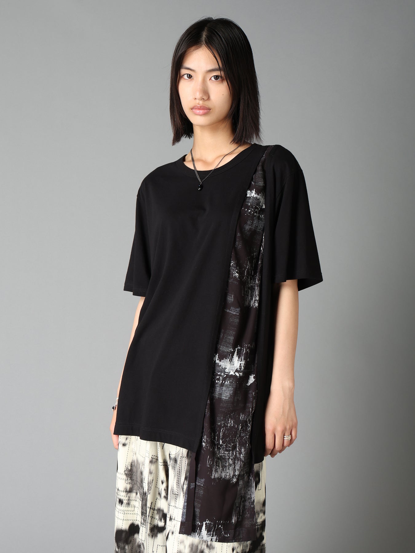 ASYMMETRY DESIGN SHORT-SLEEVED T-SHIRT WITH WITHERED BRANCH