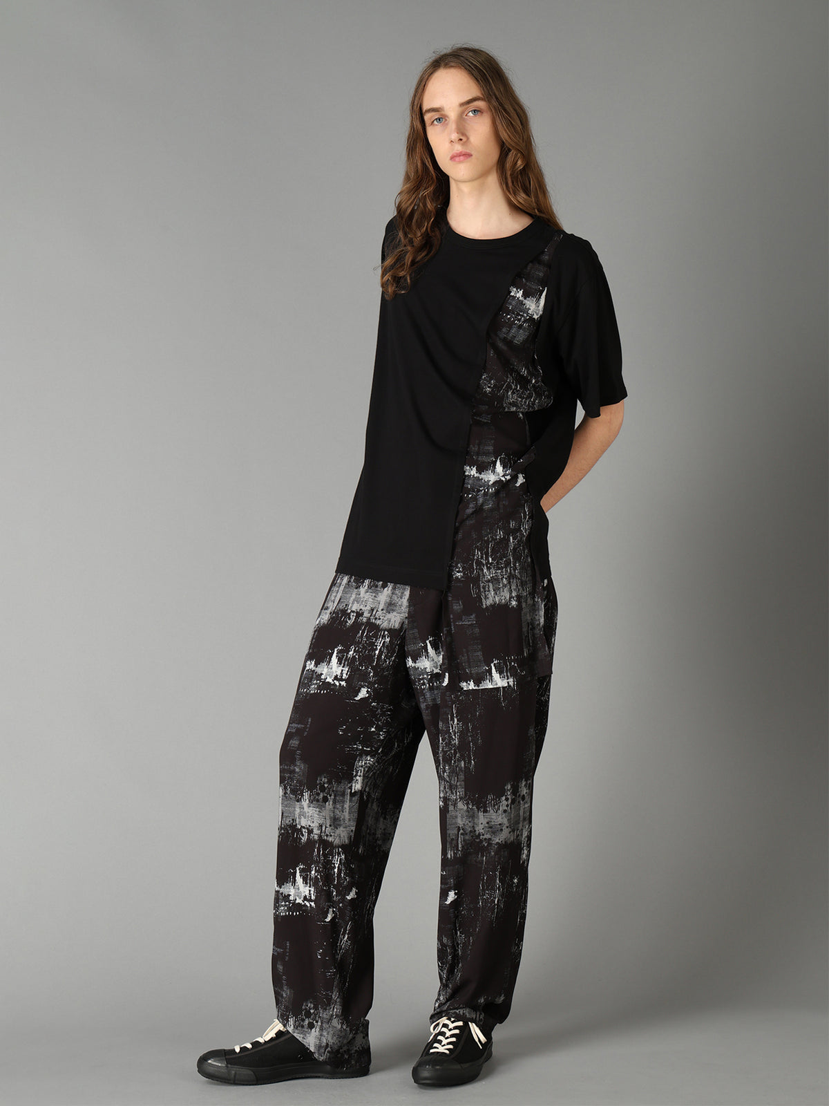 ASYMMETRY DESIGN SHORT-SLEEVED T-SHIRT WITH WITHERED BRANCH PRINTED FABRIC