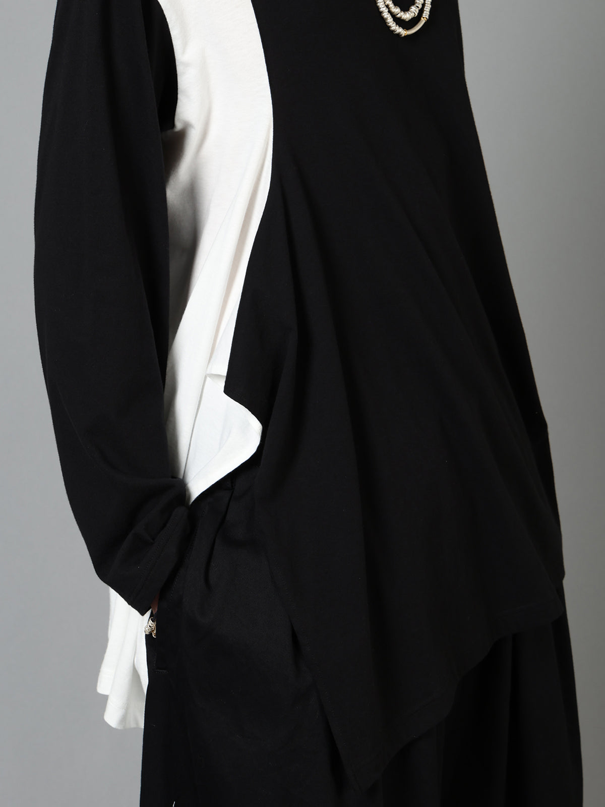 COTTON JERSEY FABRIC SWITCH L/S DRAPED T-SHIRT