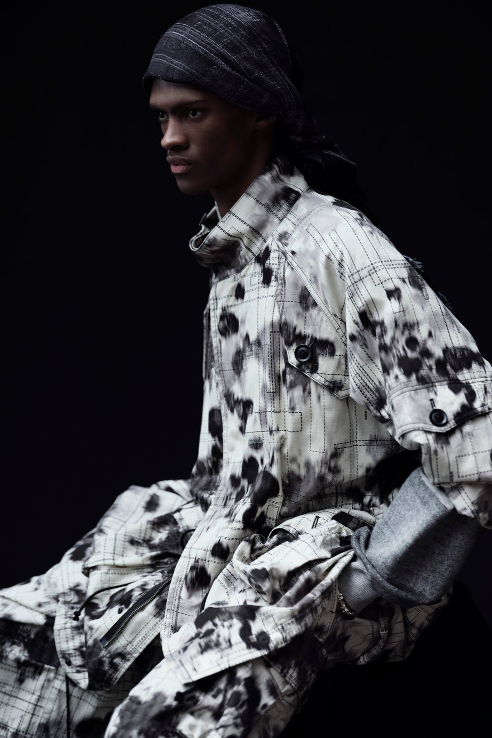 INK-WASH PRINTED RAGLAN STAND COLLAR UTILITY BLOUSON WITH DECORATIVE STITCH DETAILING