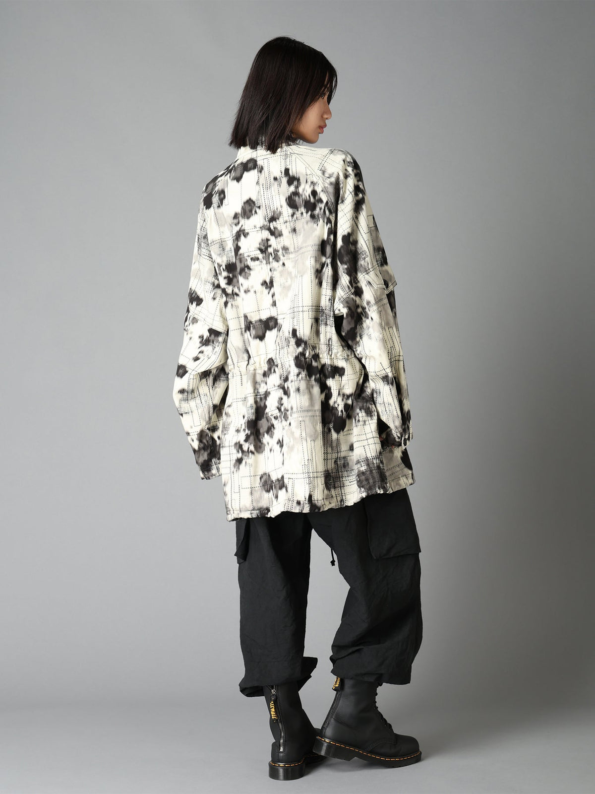INK-WASH PRINTED RAGLAN STAND COLLAR UTILITY BLOUSON WITH DECORATIVE STITCH DETAILING