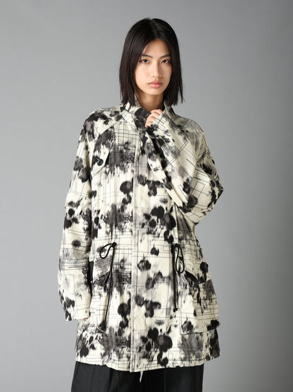 INK-WASH PRINTED RAGLAN STAND COLLAR UTILITY BLOUSON WITH DECORATIVE STITCH DETAILING