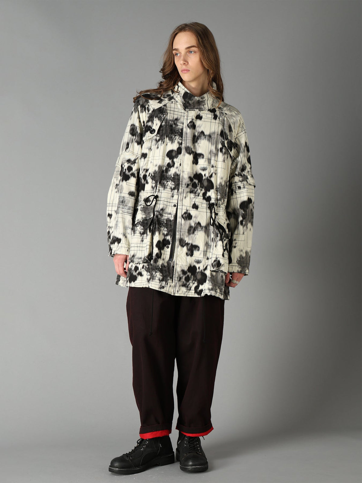 INK-WASH PRINTED RAGLAN STAND COLLAR UTILITY BLOUSON WITH DECORATIVE STITCH DETAILING