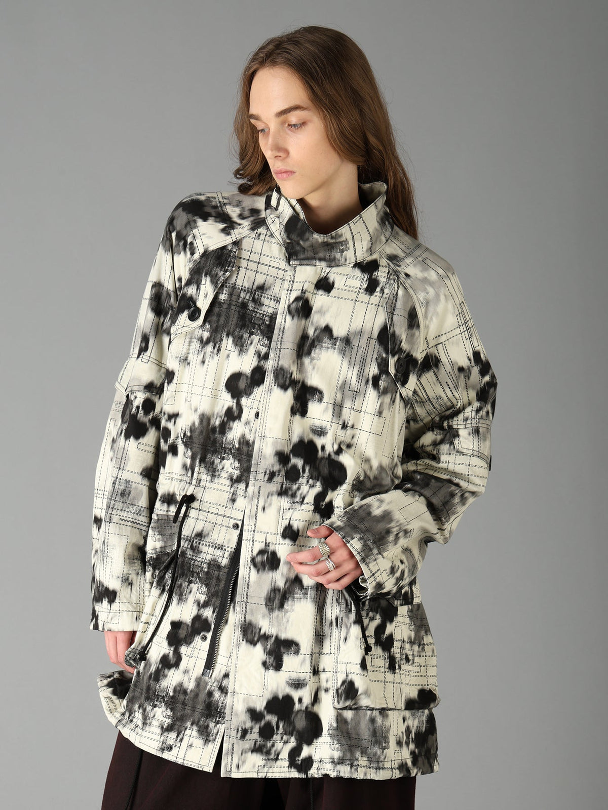 INK-WASH PRINTED RAGLAN STAND COLLAR UTILITY BLOUSON WITH DECORATIVE STITCH DETAILING